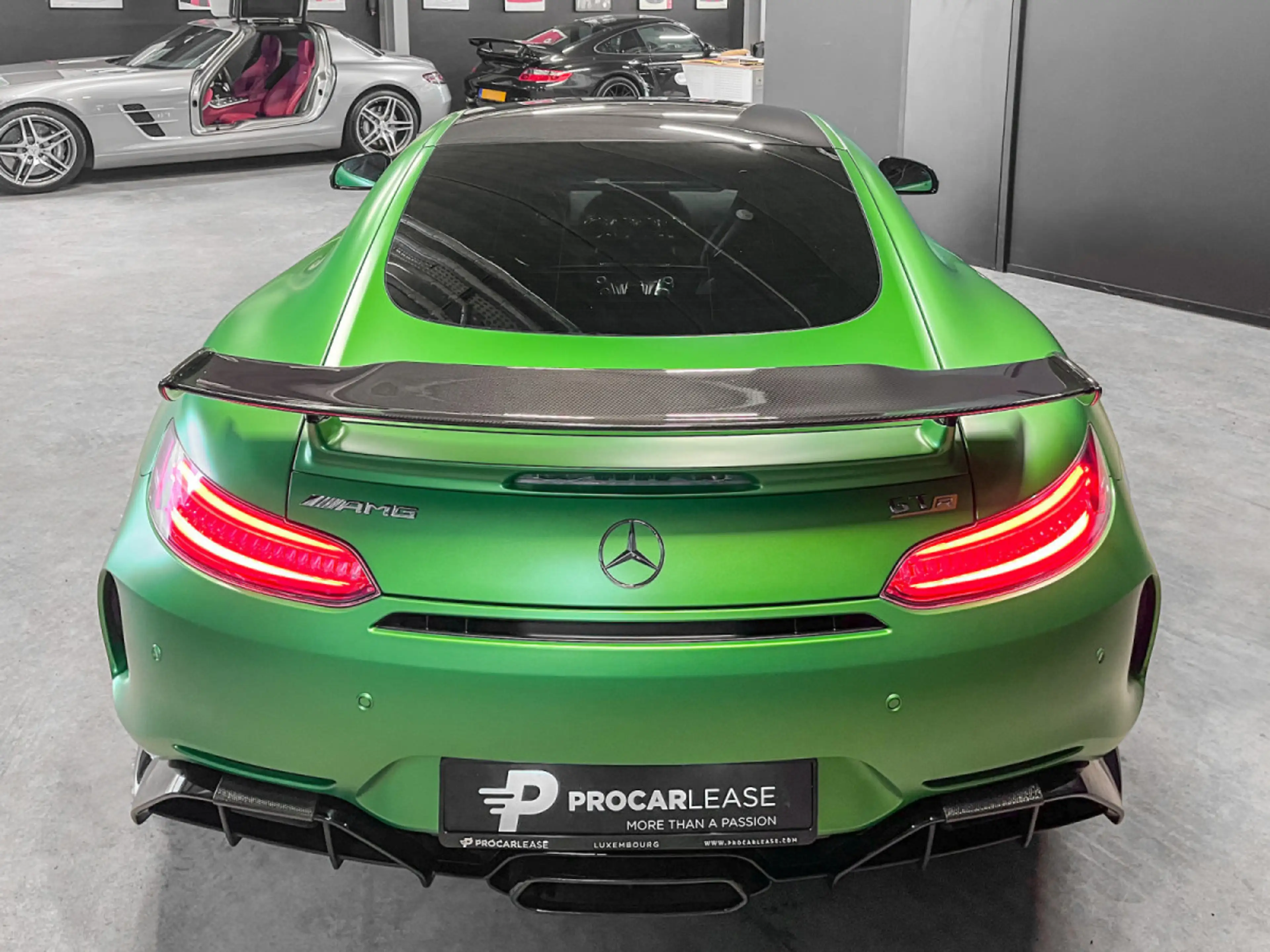 Mercedes-Benz AMG GT R PERFECT CONDITION /NO FAP 1 HAND / KERAMIK/ BURM — photo 11