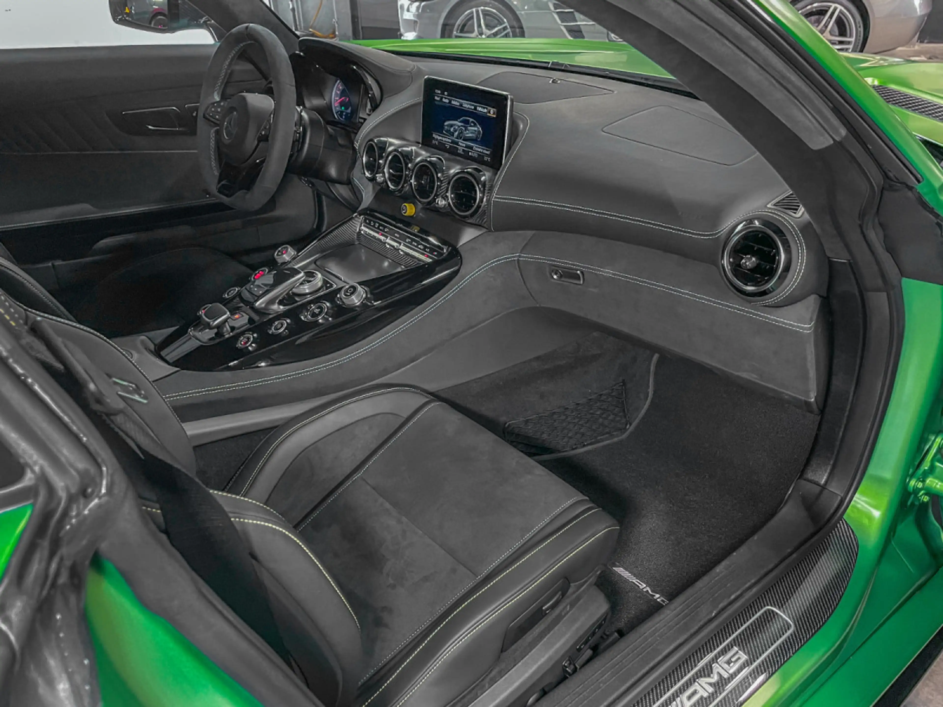 Mercedes-Benz AMG GT R PERFECT CONDITION /NO FAP 1 HAND / KERAMIK/ BURM — photo 9