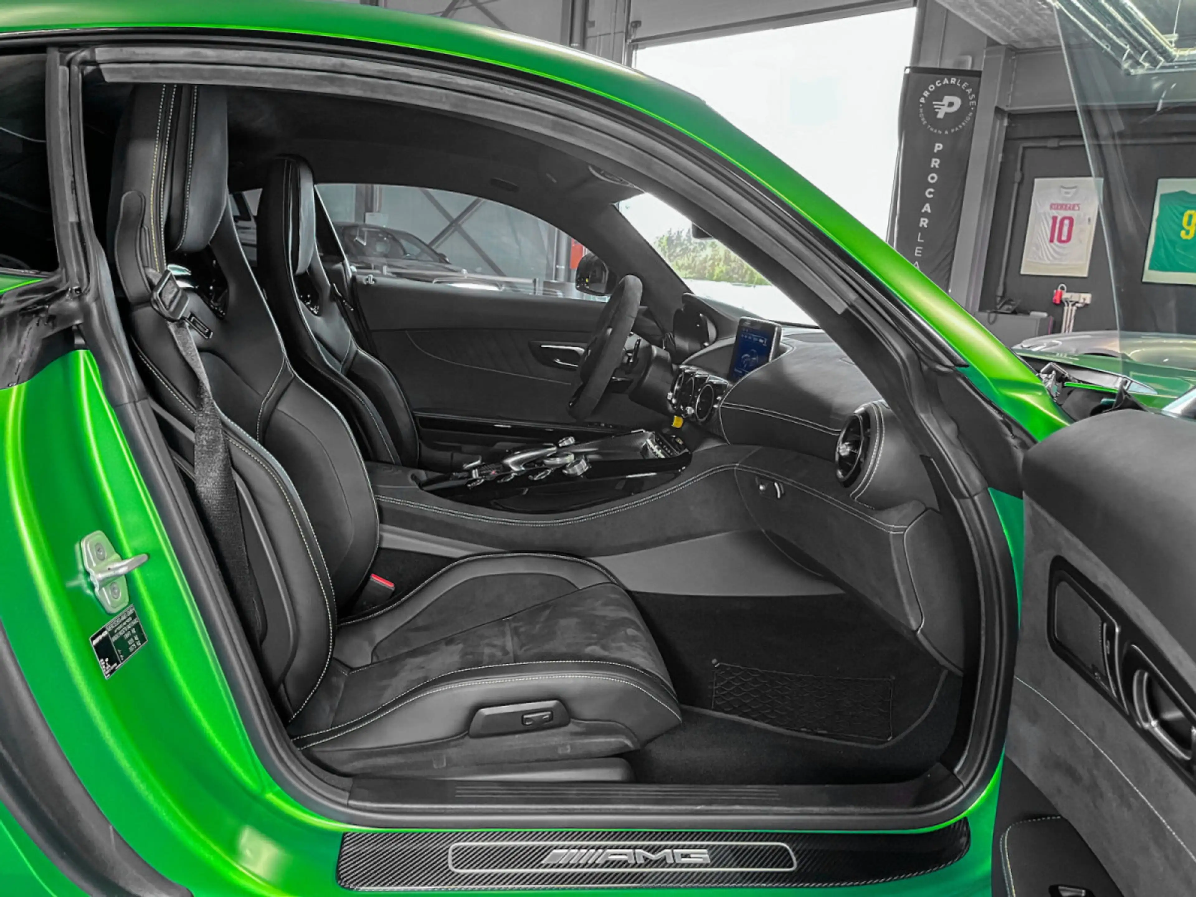 Mercedes-Benz AMG GT R PERFECT CONDITION /NO FAP 1 HAND / KERAMIK/ BURM — photo 7