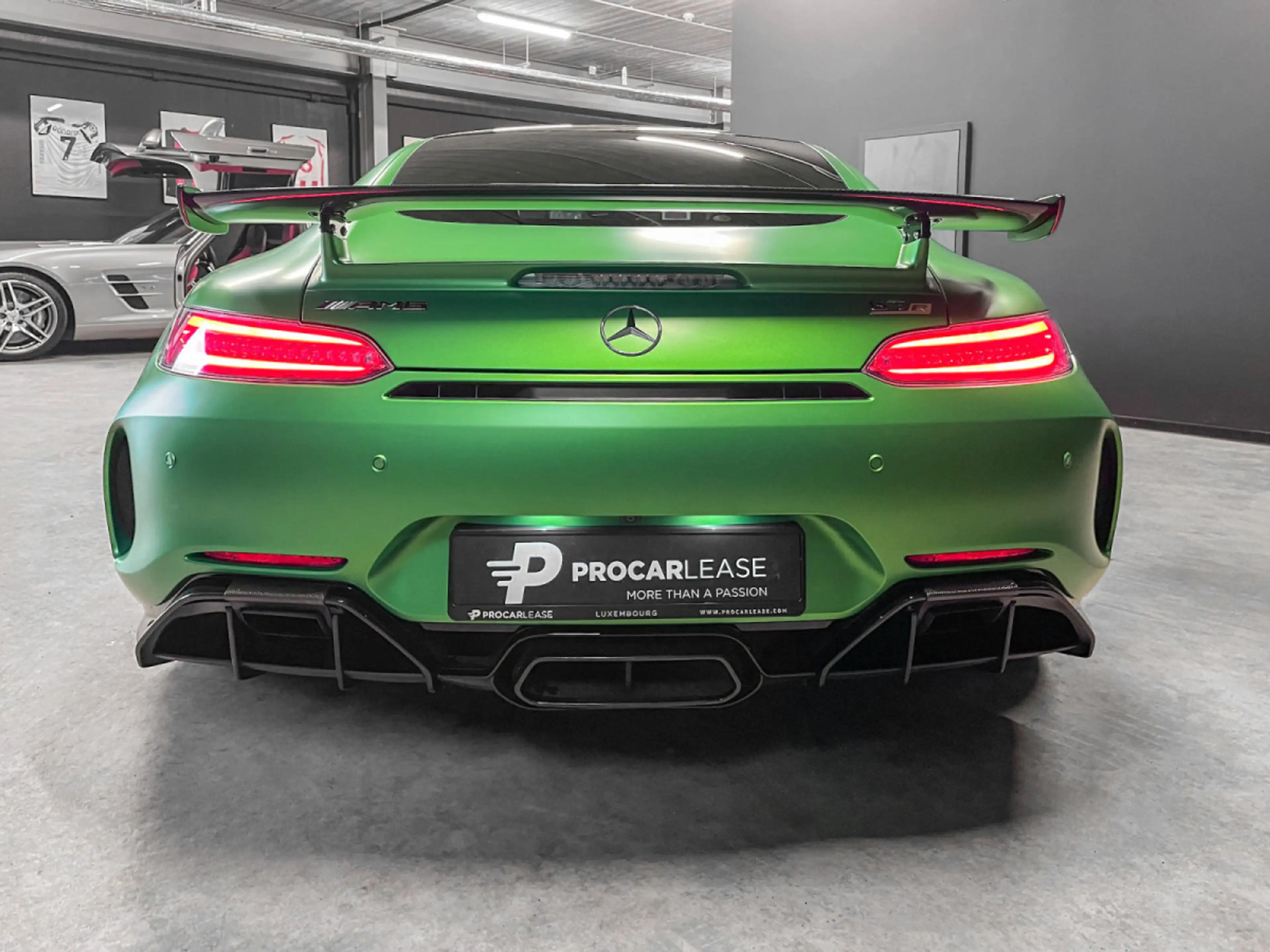 Mercedes-Benz AMG GT R PERFECT CONDITION /NO FAP 1 HAND / KERAMIK/ BURM — photo 15