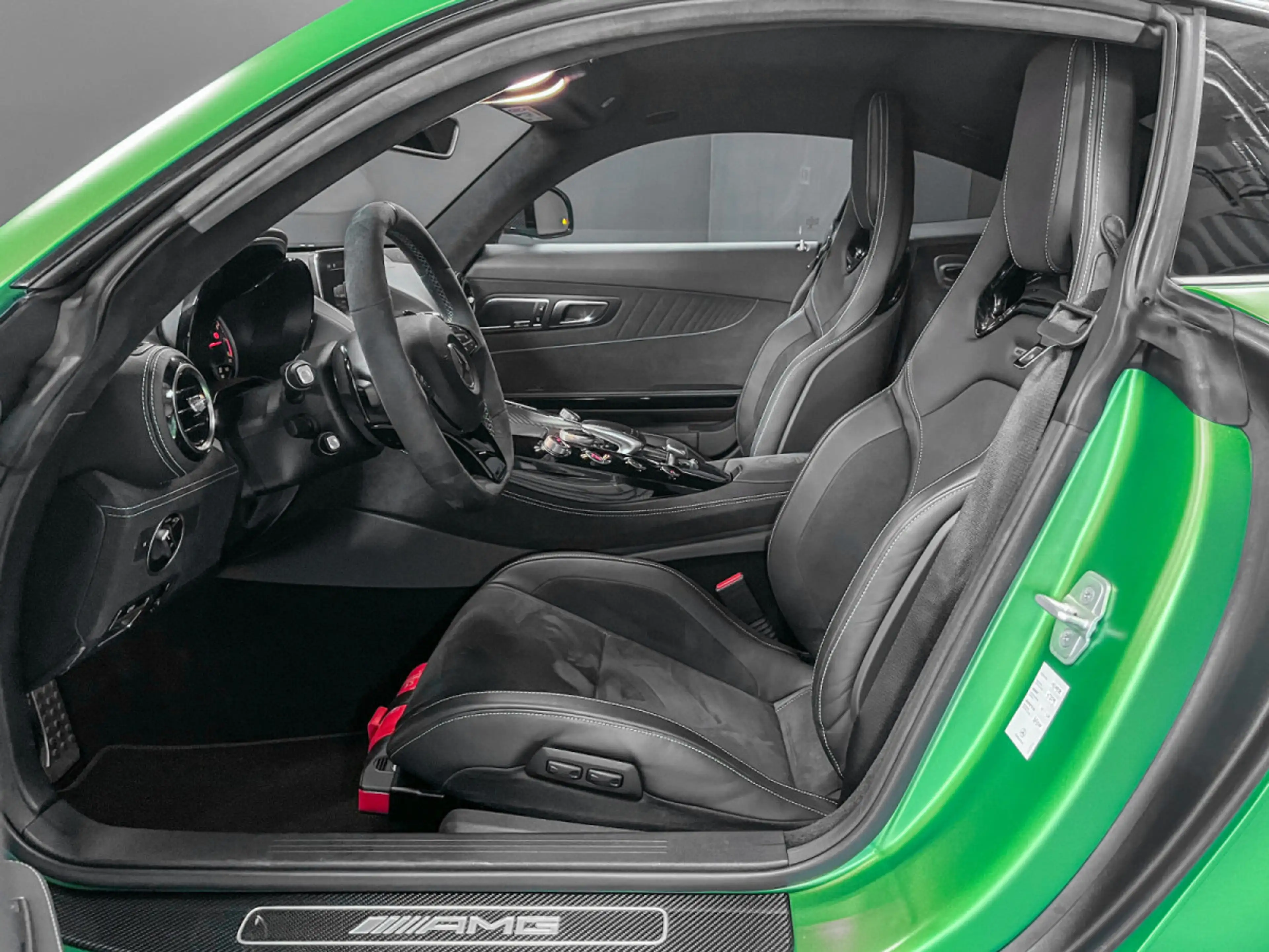 Mercedes-Benz AMG GT R PERFECT CONDITION /NO FAP 1 HAND / KERAMIK/ BURM — photo 4