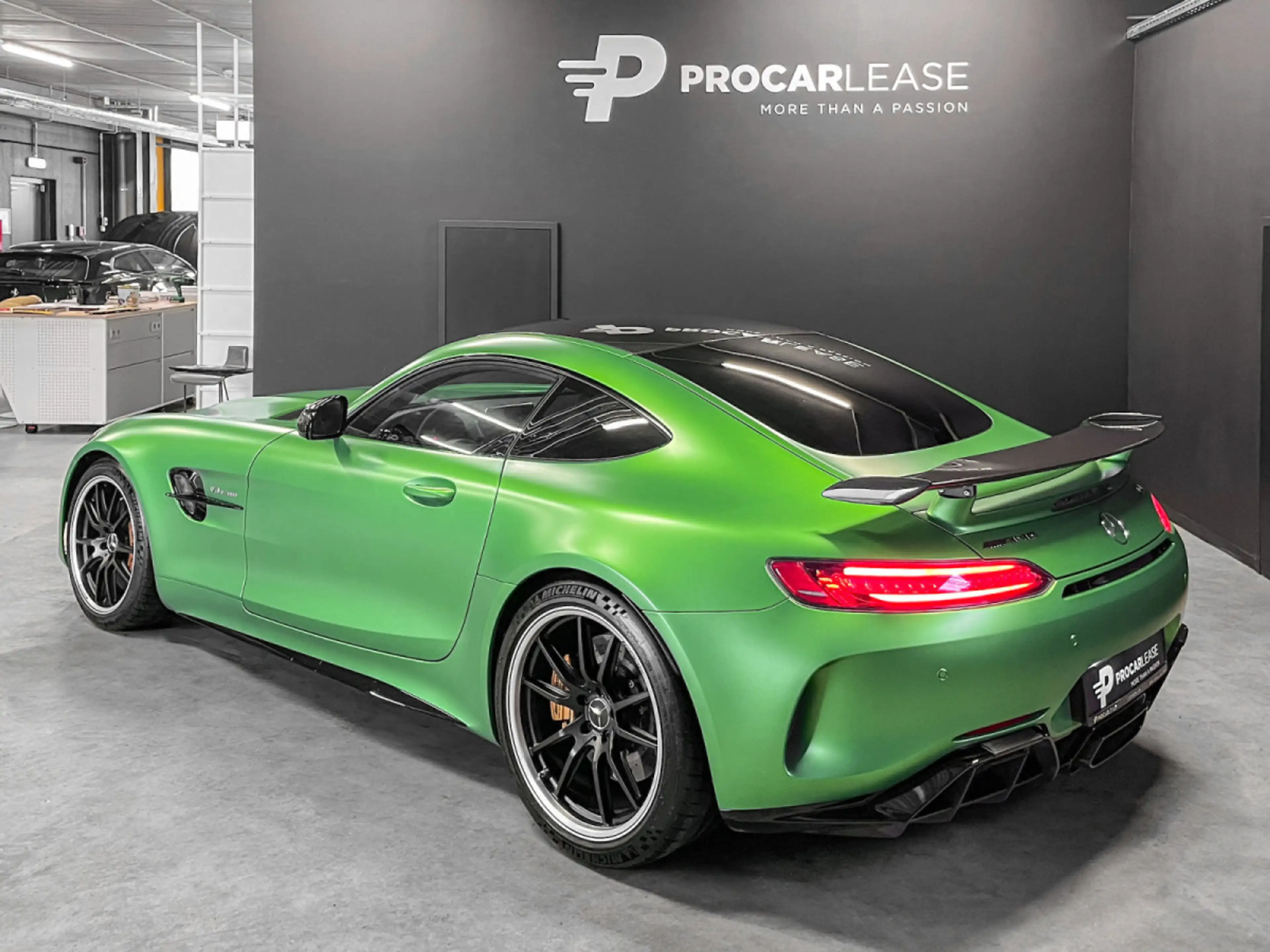 Mercedes-Benz AMG GT R PERFECT CONDITION /NO FAP 1 HAND / KERAMIK/ BURM — photo 8