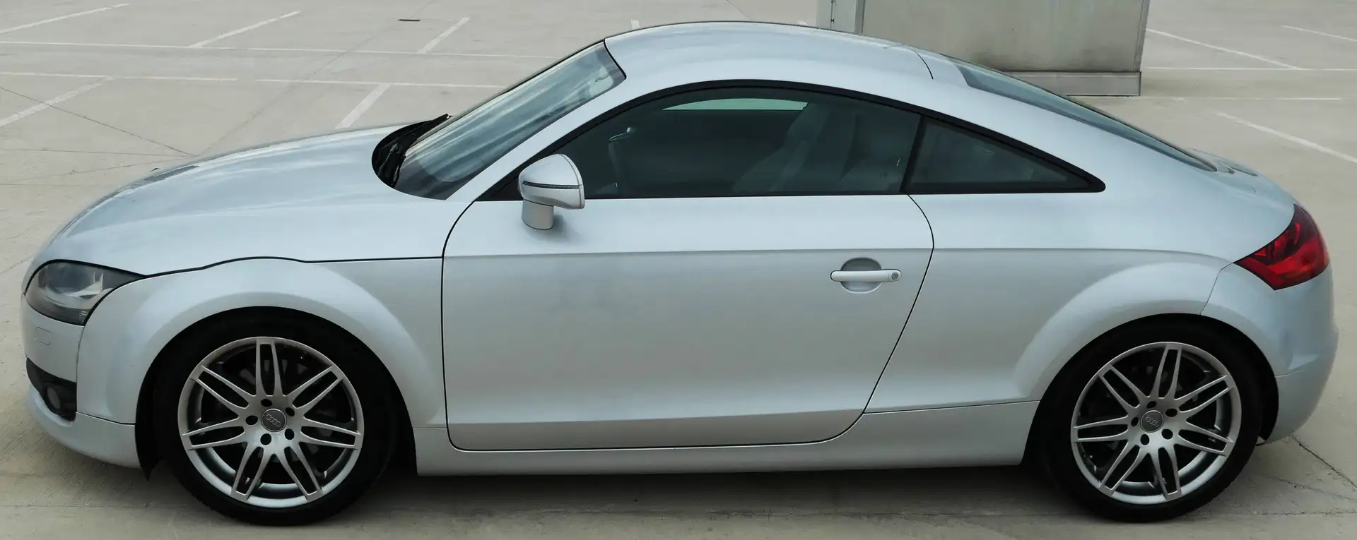 Audi TT TT Coupé 2,0 T FSI Silber - 1