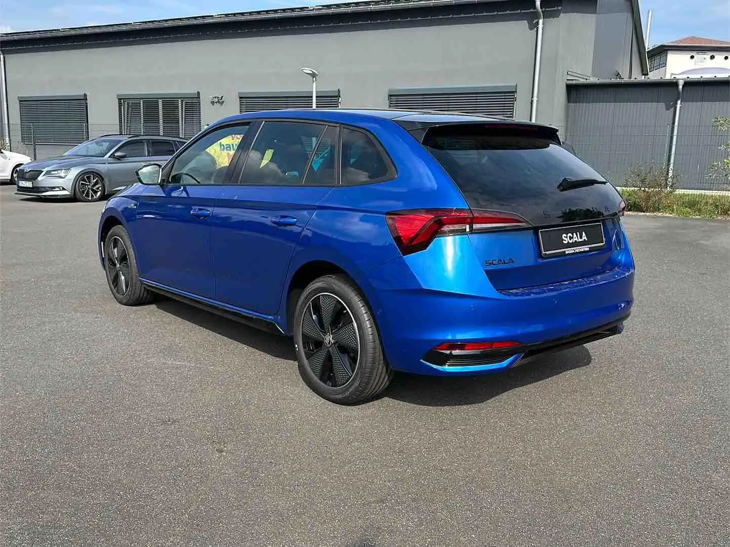 Skoda Scala Monte Carlo 1.5 DSG+Navi+Komfort+Winter Bleu - 2