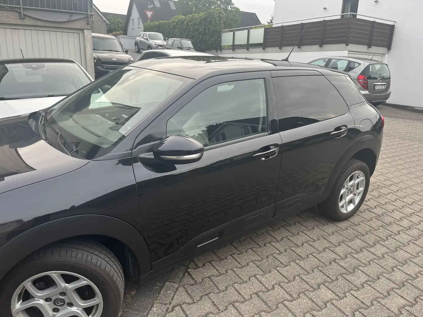Citroen C4 Cactus Shine Schwarz - 2