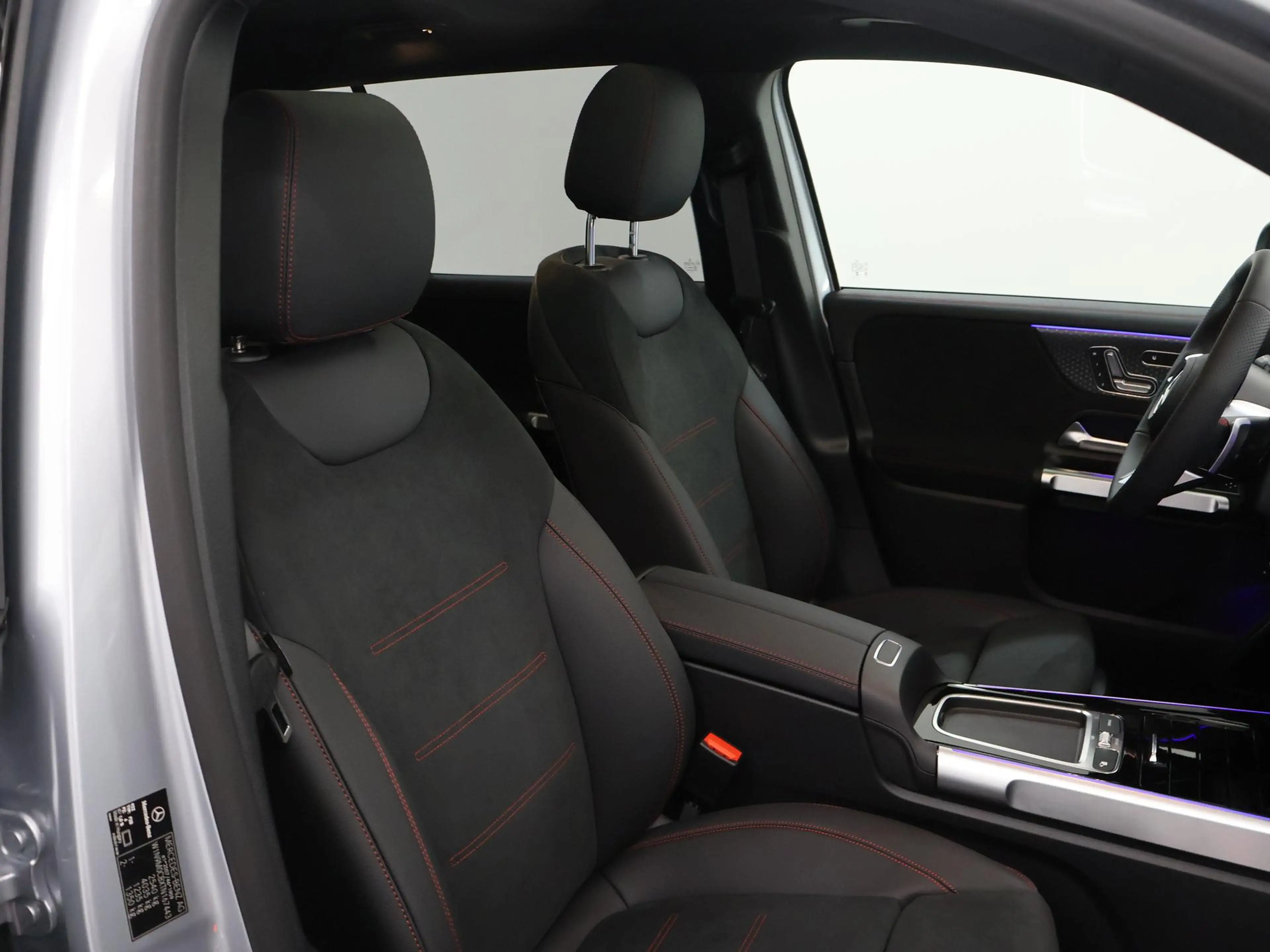 Mercedes-Benz EQB 250 250+ Business Solution AMG 71 kWh | Panoramaschuif — photo 10