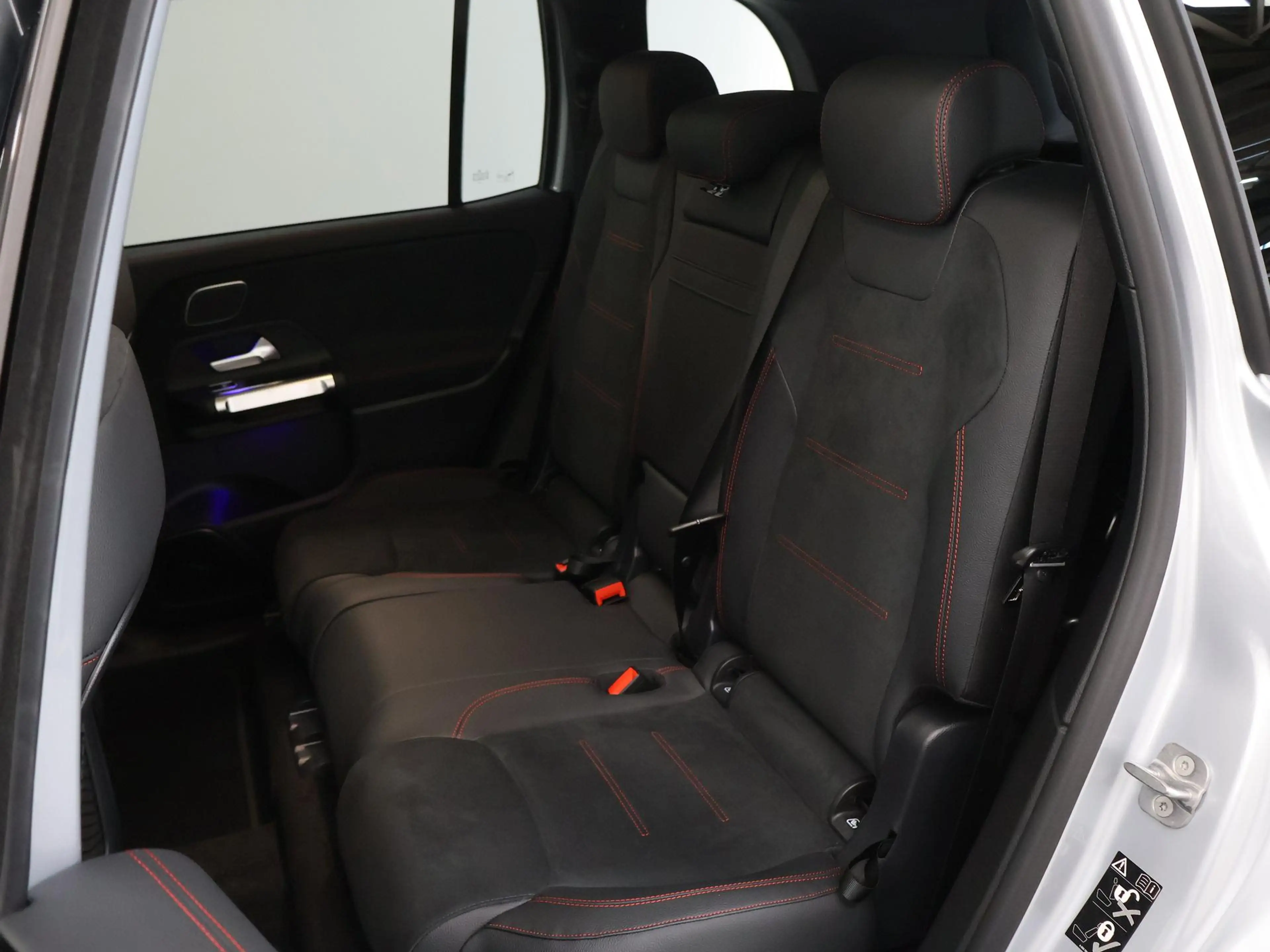 Mercedes-Benz EQB 250 250+ Business Solution AMG 71 kWh | Panoramaschuif — photo 11