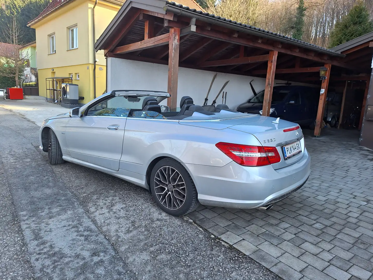 Mercedes-Benz E 250 E 250 BlueEfficiency CDI Aut. Silber - 2