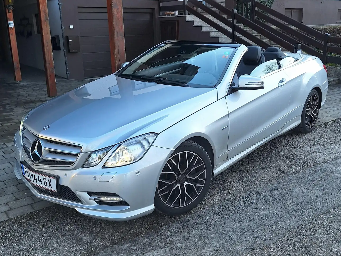 Mercedes-Benz E 250 E 250 BlueEfficiency CDI Aut. Silber - 1
