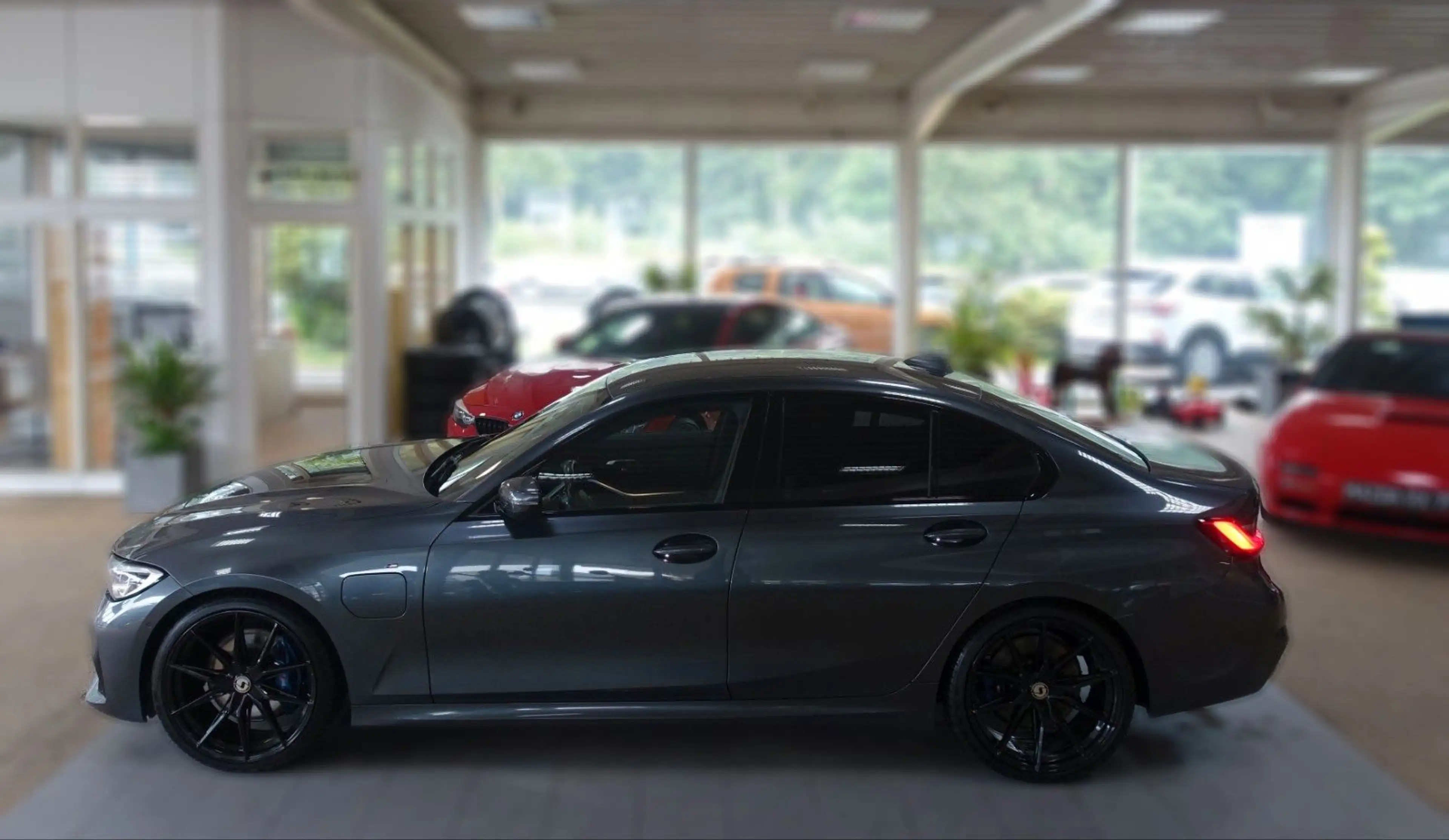 BMW 330 e G20 M Sport;LASER/HUD/KAM/NAV/M Sportbremse — photo 12