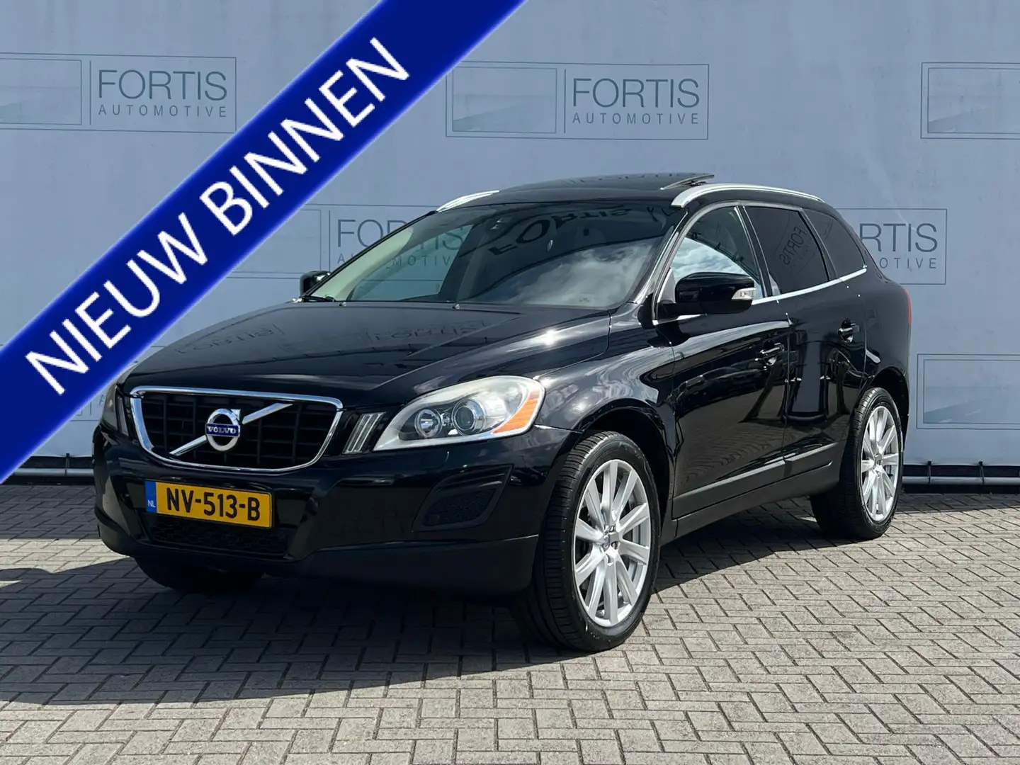 Volvo XC60 2.0 D3 Summum LEDER | PANO | STOELVERW | CAMERA | Noir - 1