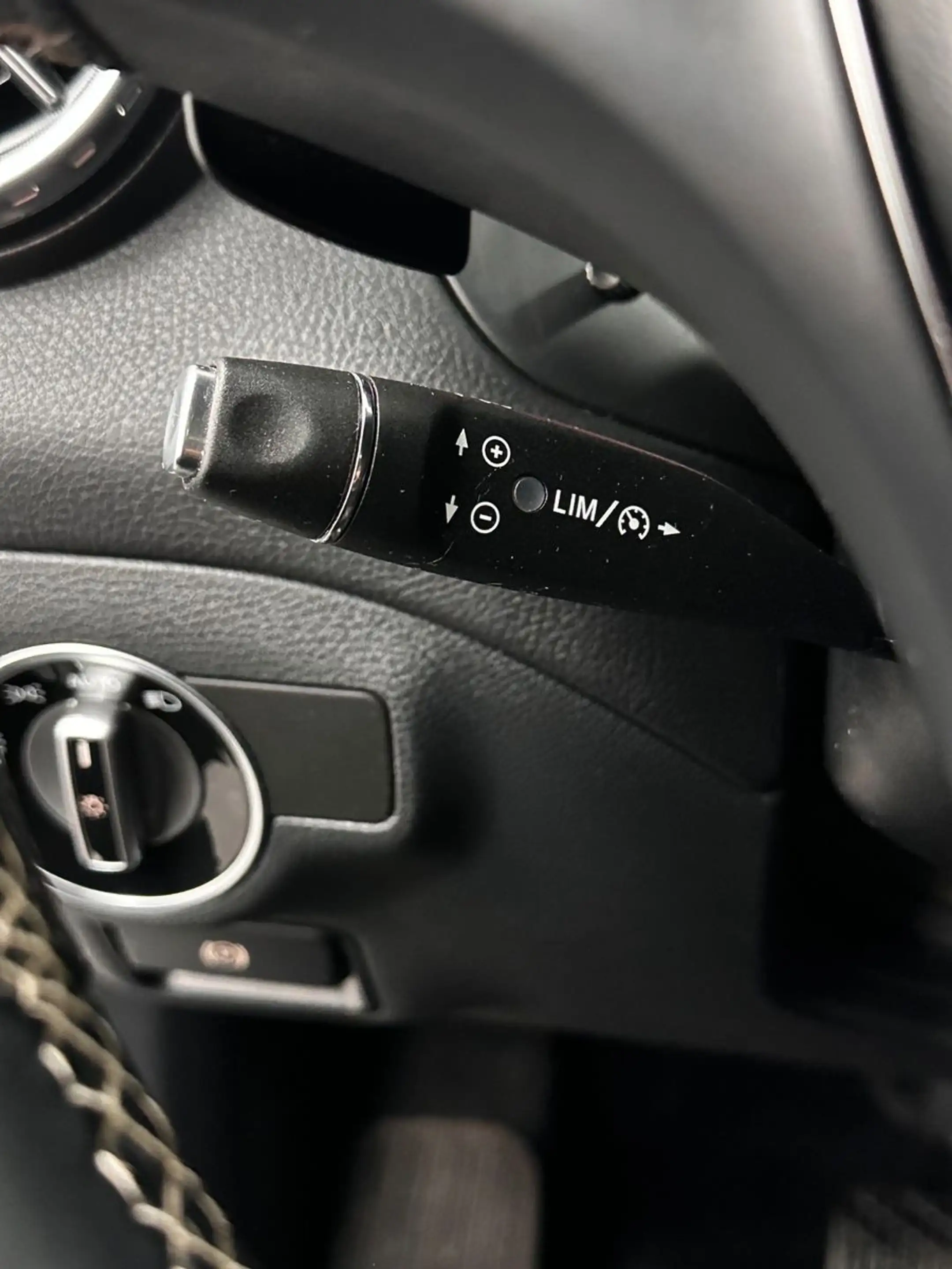 Mercedes-Benz GLA 200 .PANO.KAMERA.NAVI.PDC.TEILLEDER.BI-XENON — photo 27