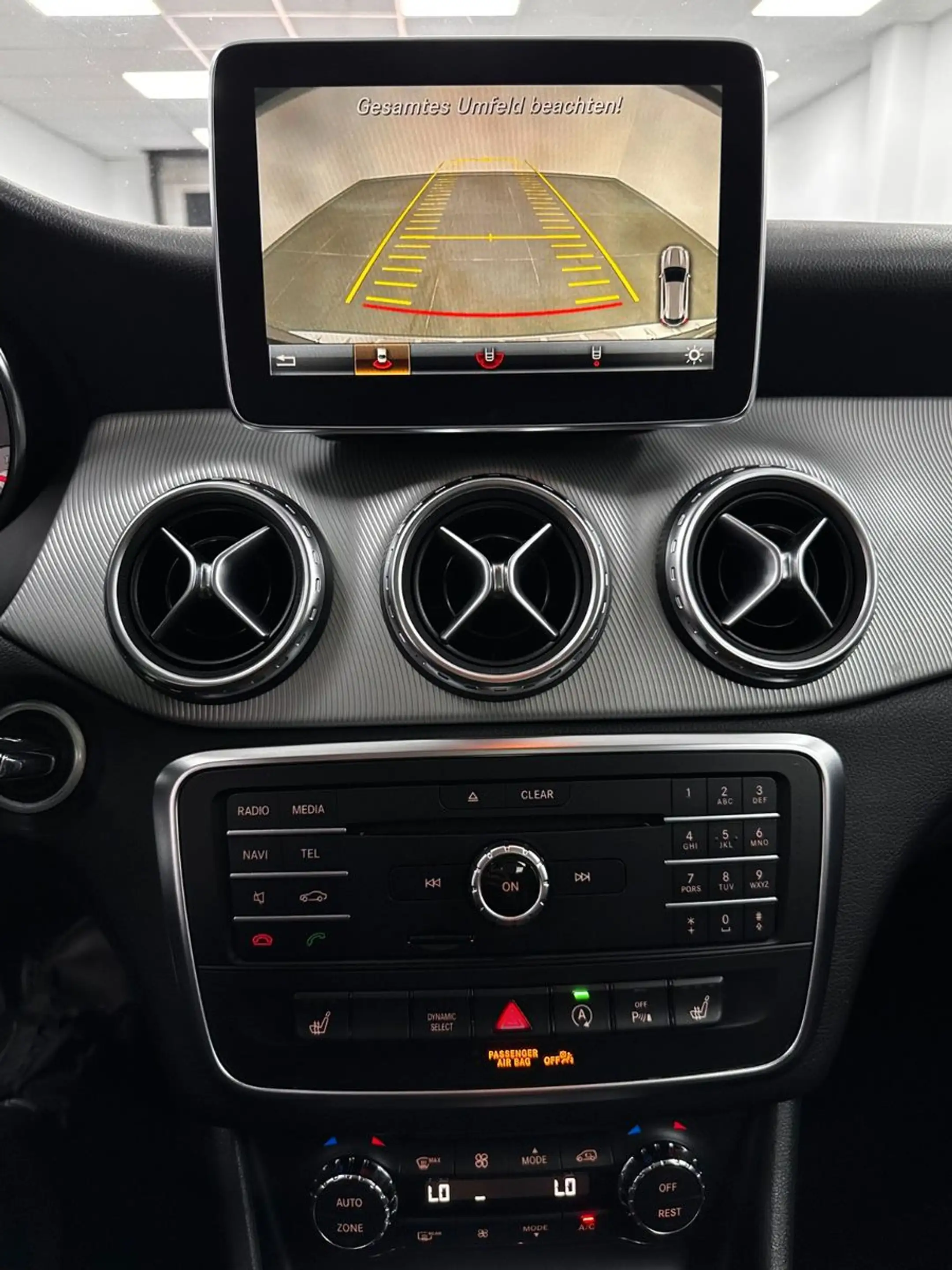 Mercedes-Benz GLA 200 .PANO.KAMERA.NAVI.PDC.TEILLEDER.BI-XENON — photo 18