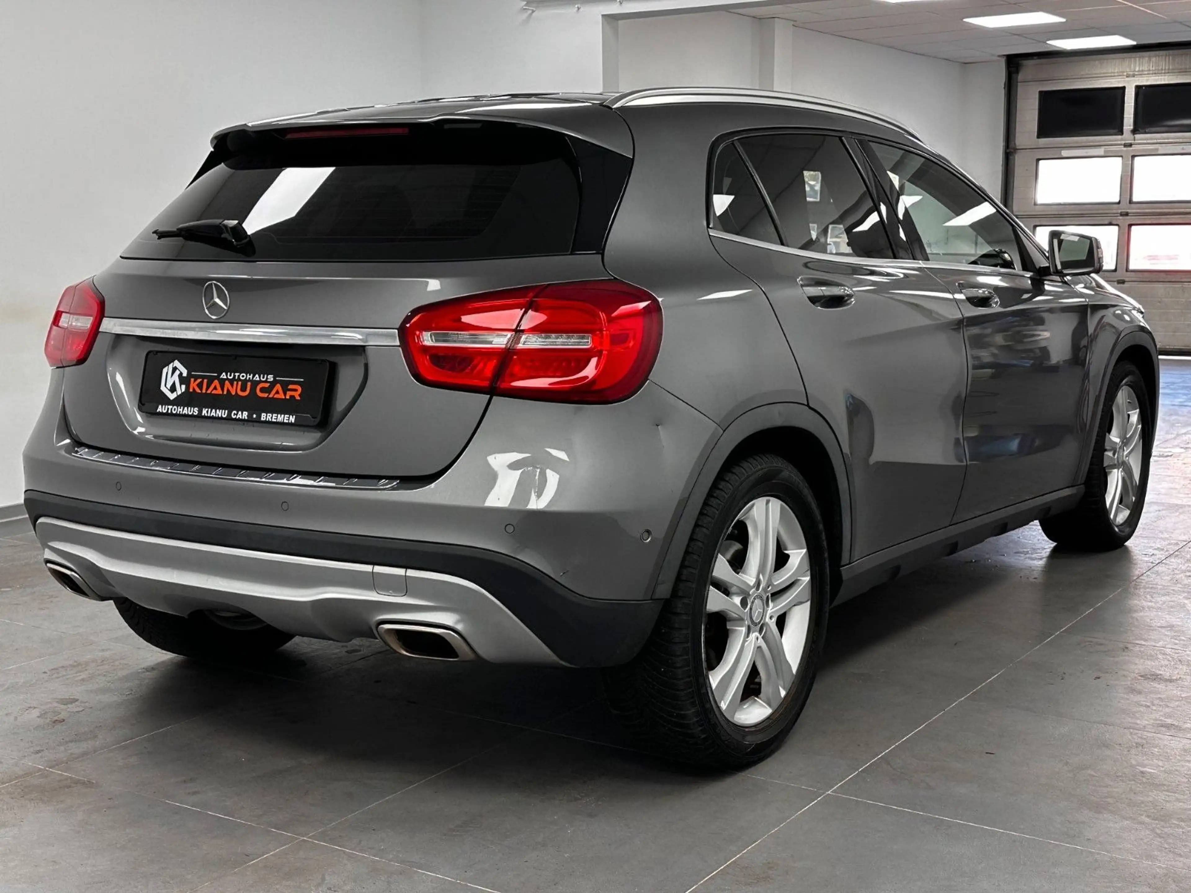 Mercedes-Benz GLA 200 .PANO.KAMERA.NAVI.PDC.TEILLEDER.BI-XENON — photo 4