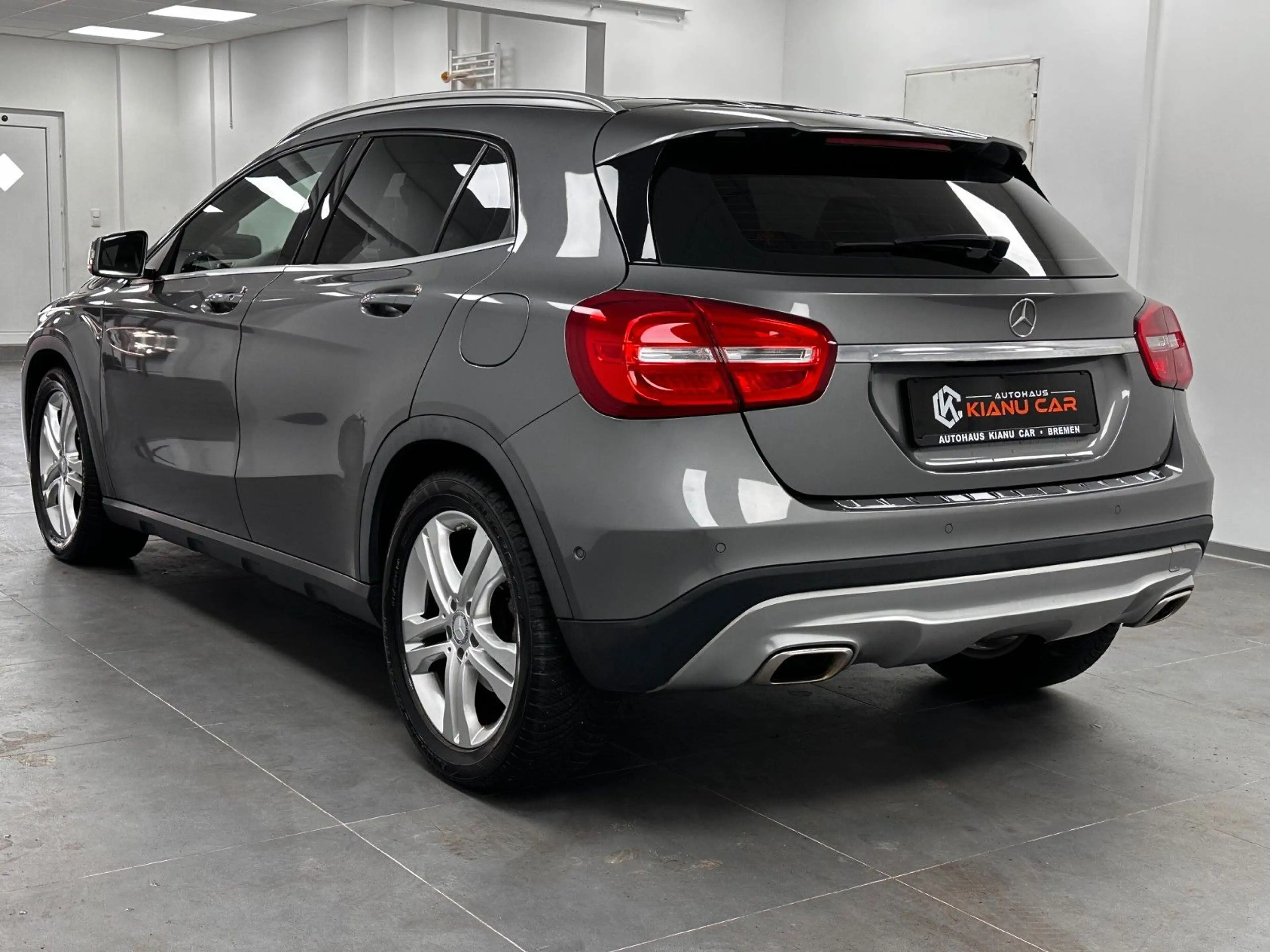 Mercedes-Benz GLA 200 .PANO.KAMERA.NAVI.PDC.TEILLEDER.BI-XENON — photo 7