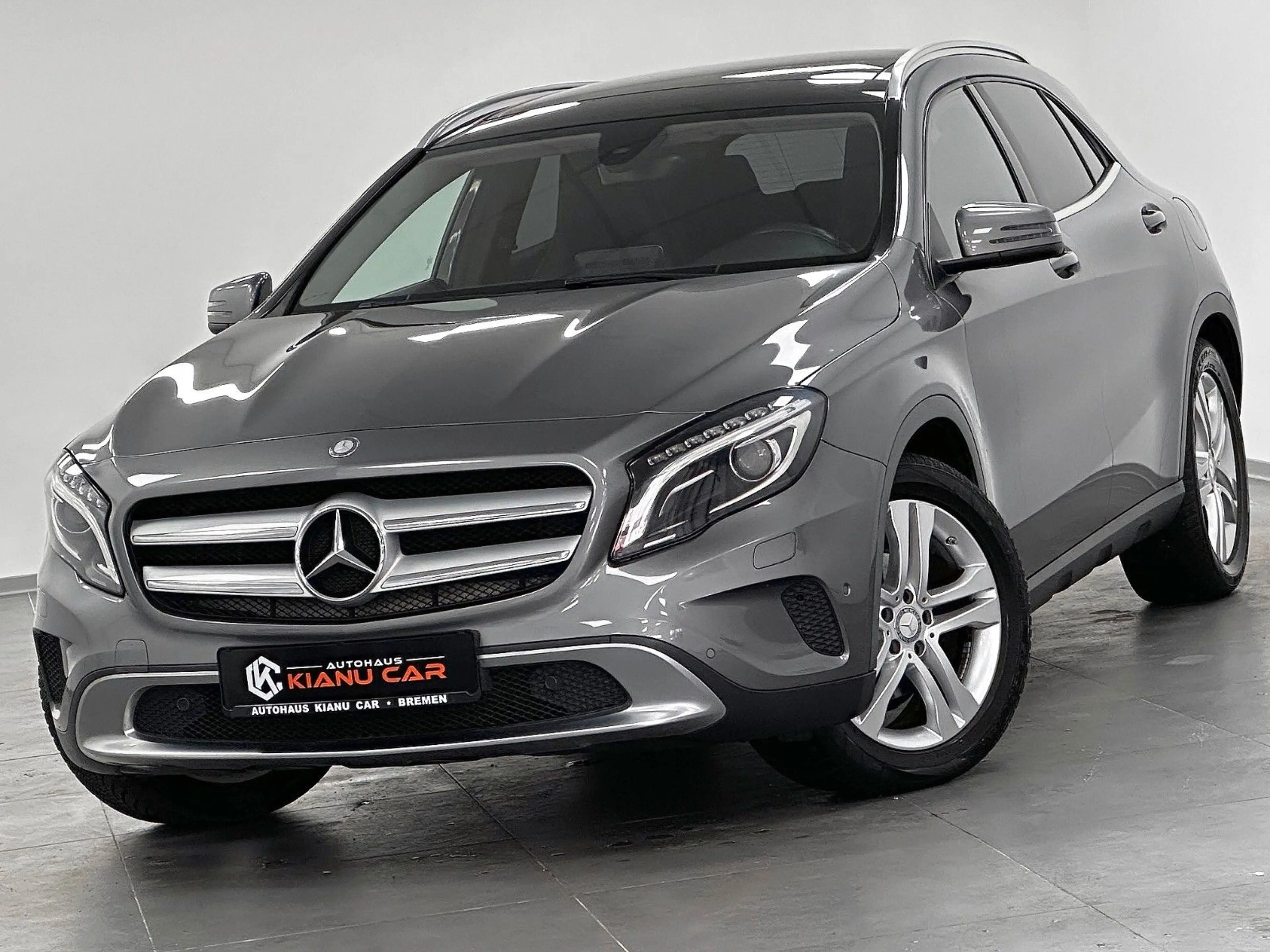 Mercedes-Benz GLA 200 .PANO.KAMERA.NAVI.PDC.TEILLEDER.BI-XENON