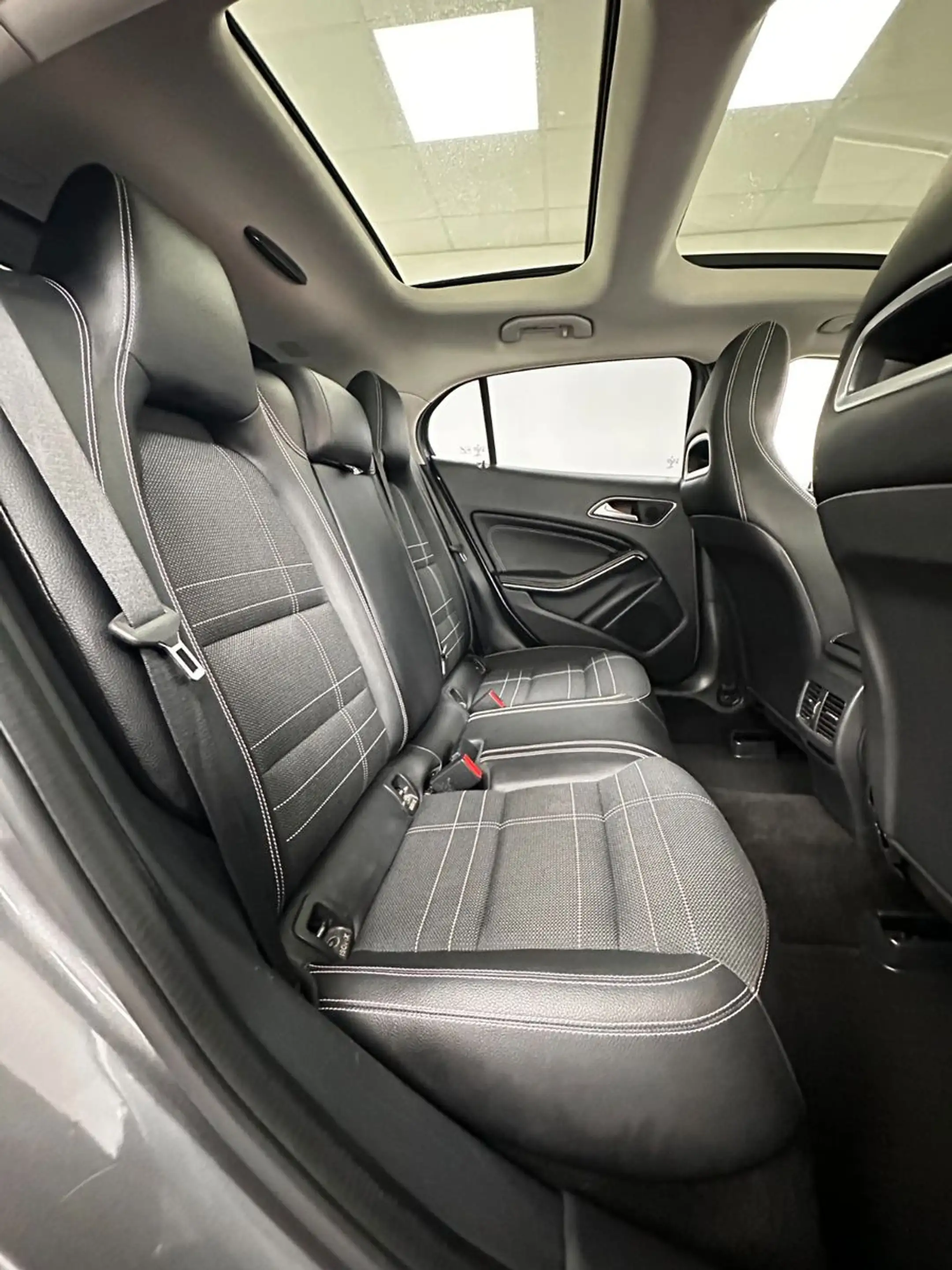Mercedes-Benz GLA 200 .PANO.KAMERA.NAVI.PDC.TEILLEDER.BI-XENON — photo 9