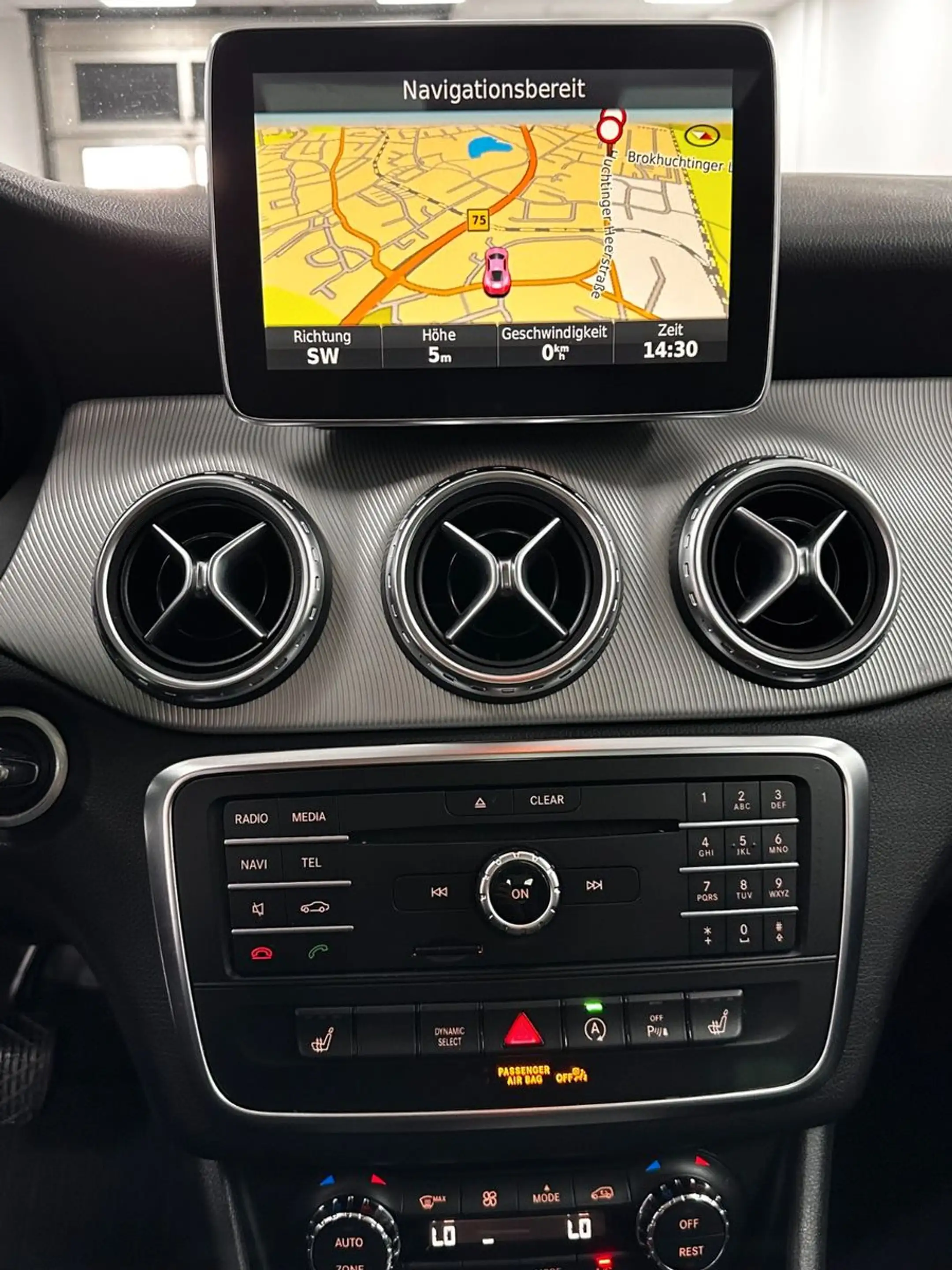 Mercedes-Benz GLA 200 .PANO.KAMERA.NAVI.PDC.TEILLEDER.BI-XENON — photo 24