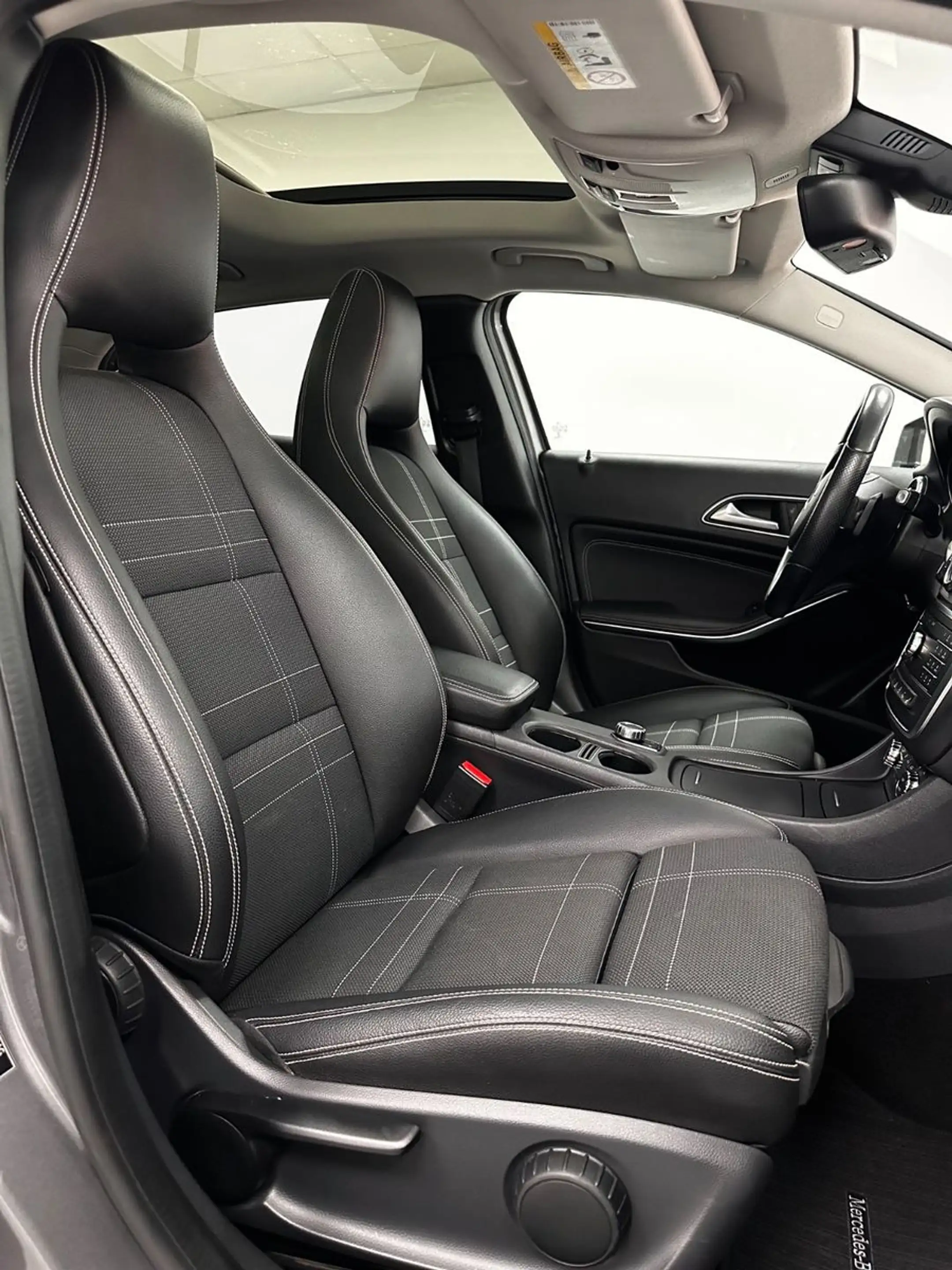 Mercedes-Benz GLA 200 .PANO.KAMERA.NAVI.PDC.TEILLEDER.BI-XENON — photo 13