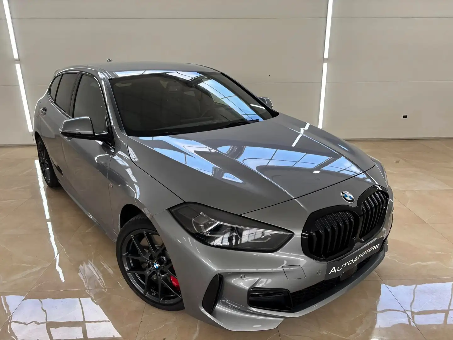 BMW 118 118d Msport auto pinze rosse Gris - 2