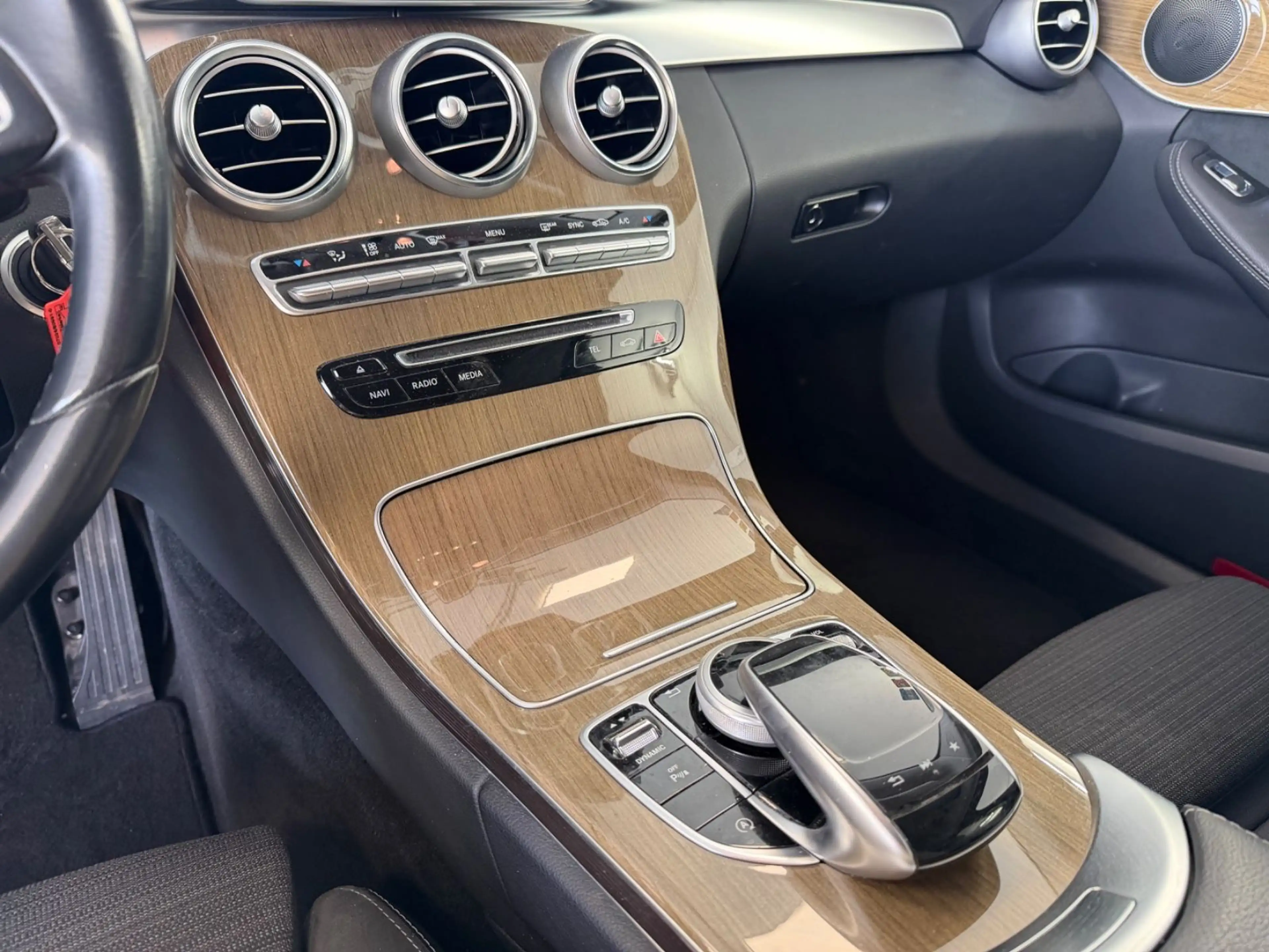 Mercedes-Benz C 200 d T Avantgarde | Night | LED | Navi | SHZ — photo 15