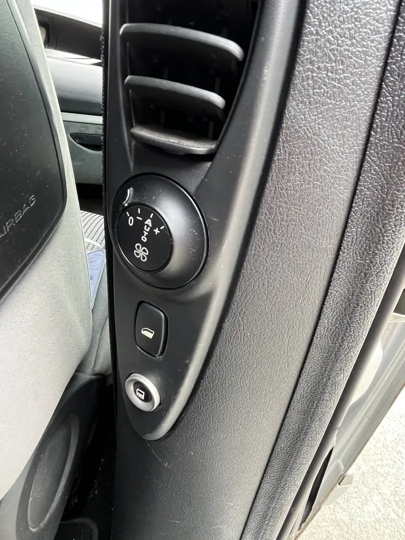 Peugeot 807 2.0 HDi Active FAP / 7 PERSON Plateado - 2