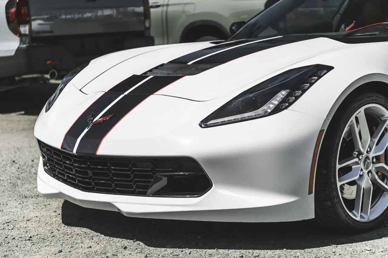 Chevrolet Corvette снимка Chevrolet Corvette