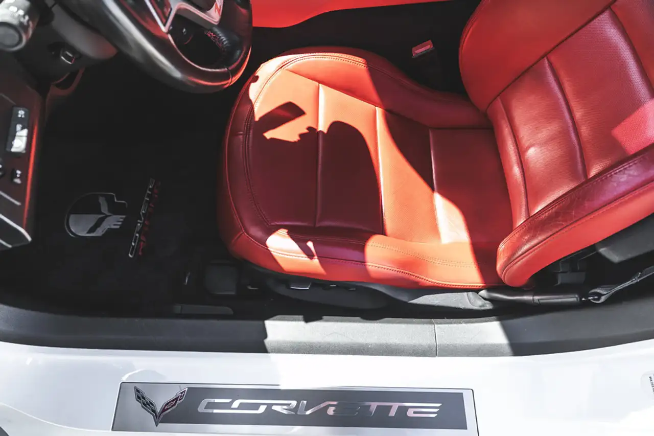 Chevrolet Corvette снимка Chevrolet Corvette