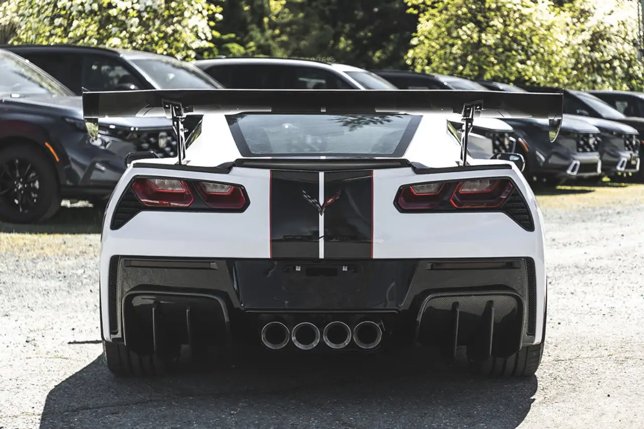 Chevrolet Corvette снимка Chevrolet Corvette