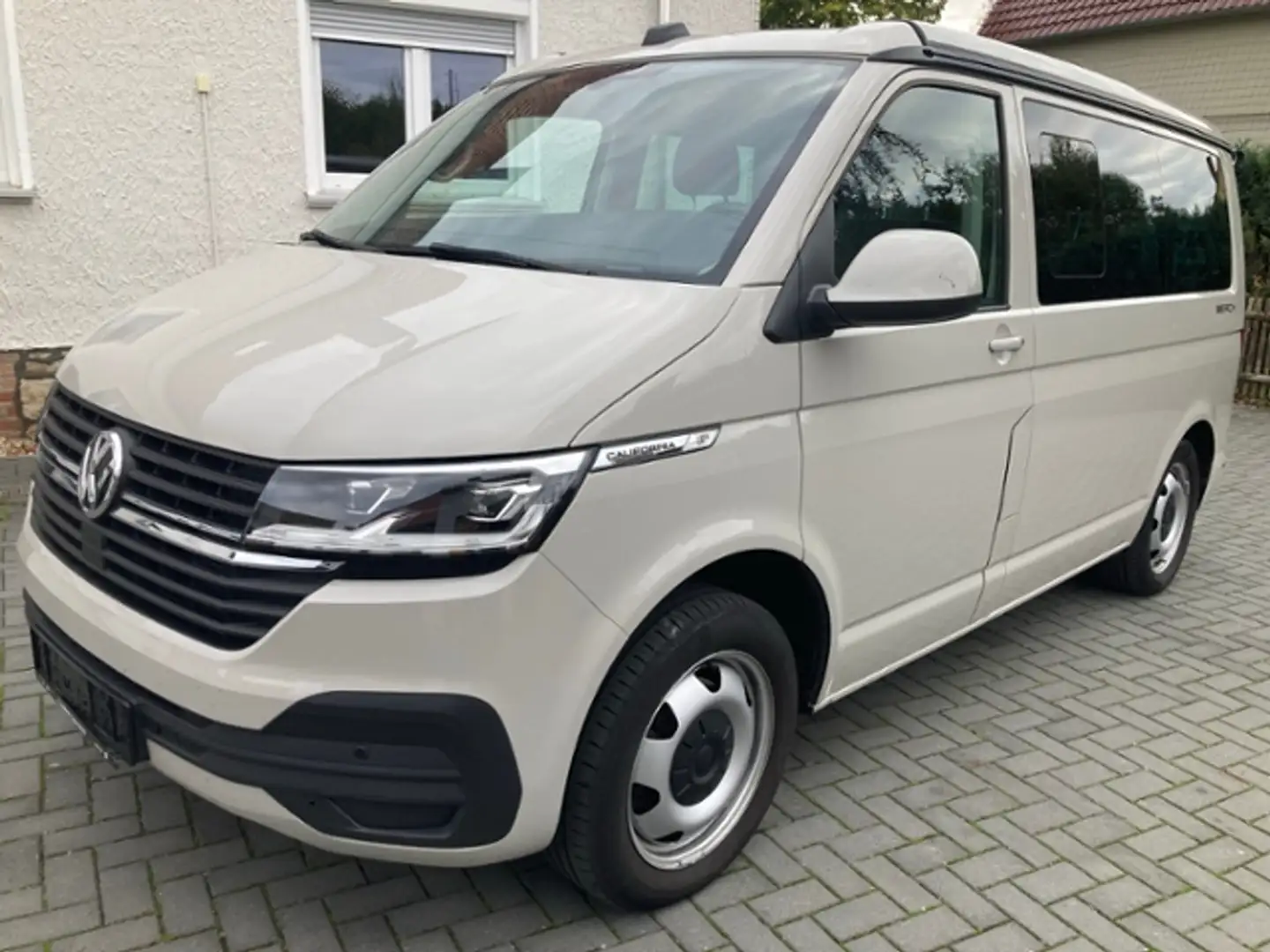 Volkswagen T6.1 California T6.1 2.0 TDI California Beach Tour 6-Sitzer/Stand Grau - 2