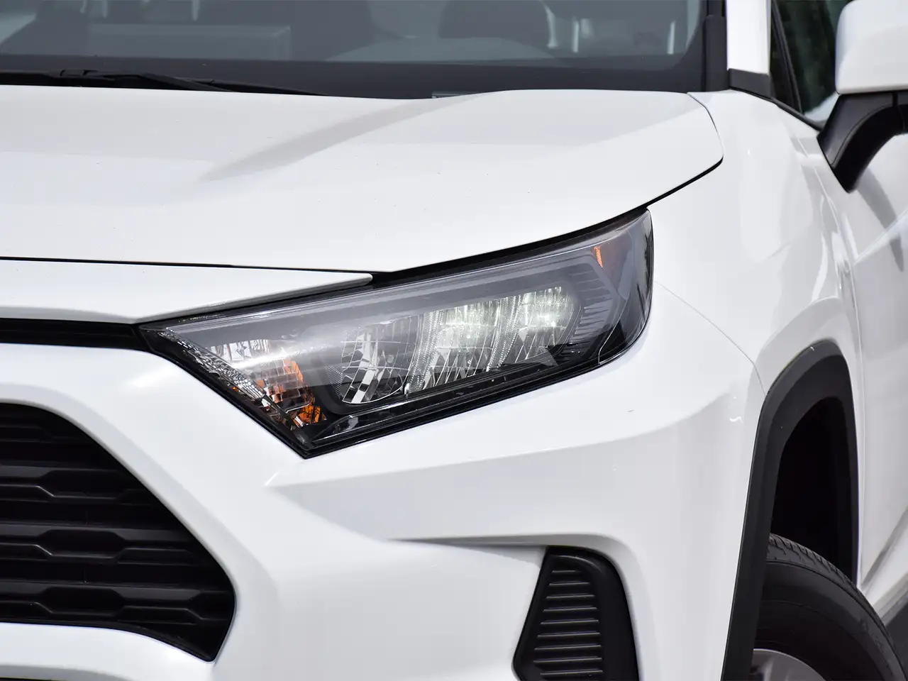 Toyota RAV 4 снимка Toyota RAV 4