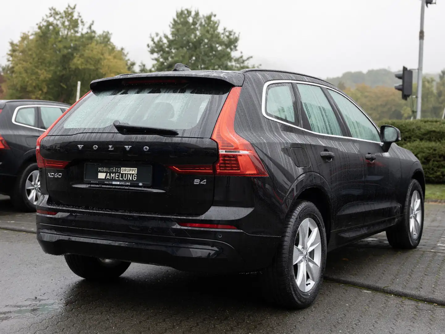 Volvo XC60 B4 2.0 Core 2WD aus 1.Hand FACEL. LED Schwarz - 2