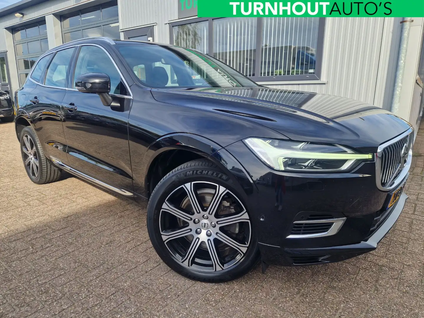 Volvo XC60 2.0 T8 Twin Engine AWD Inscription Luchtvering | P Zwart - 1