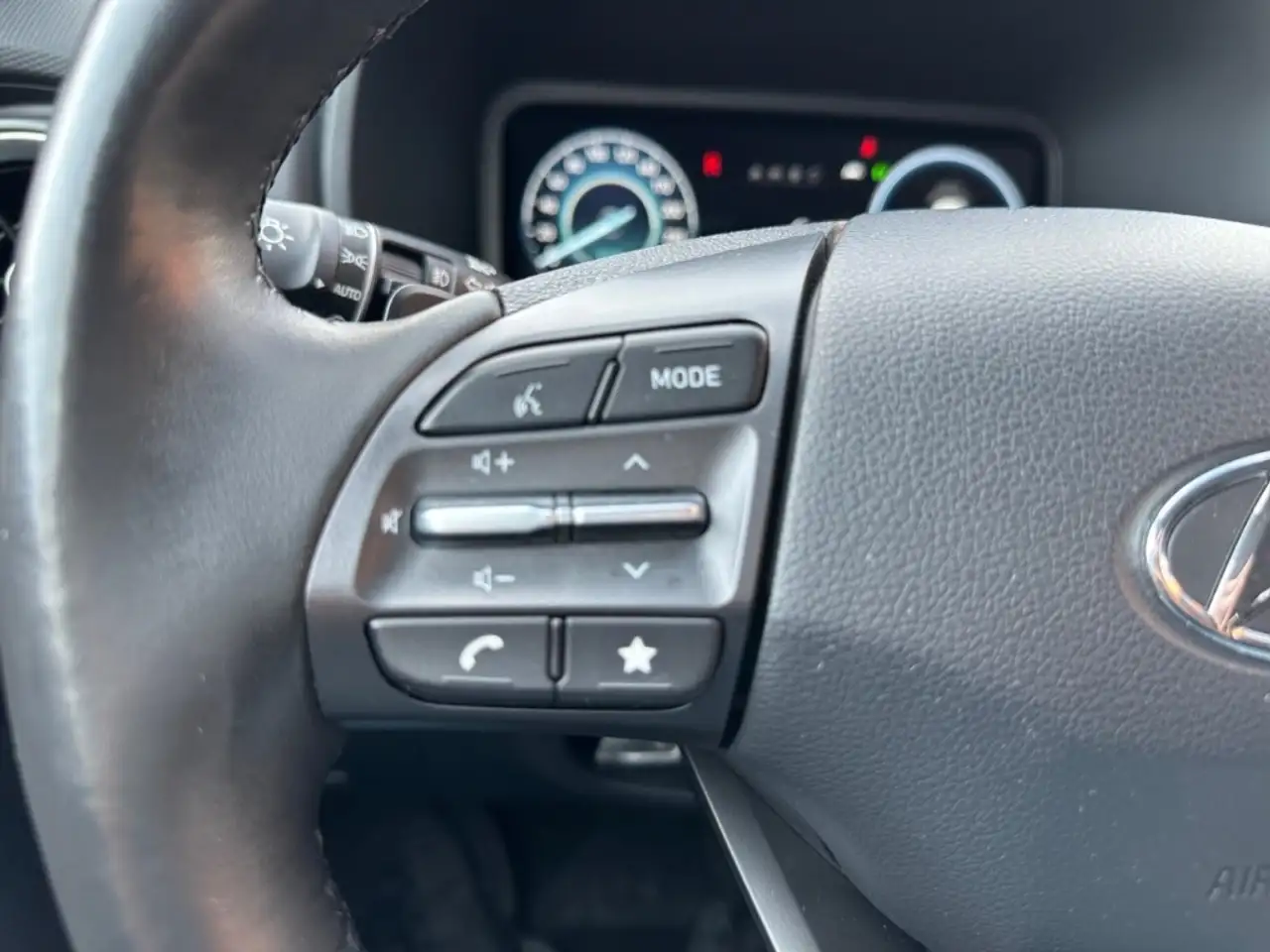 Hyundai KONA *1.6 Select *Hyb*SCHECK*1.Hand*LED*RFK*LKH* 28