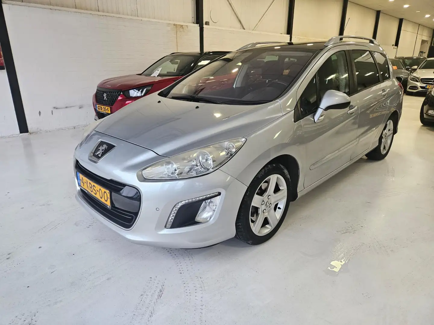 Peugeot 308 SW 1.6 THP Allure Panoramadak Automaat APK bij afl Grigio - 2