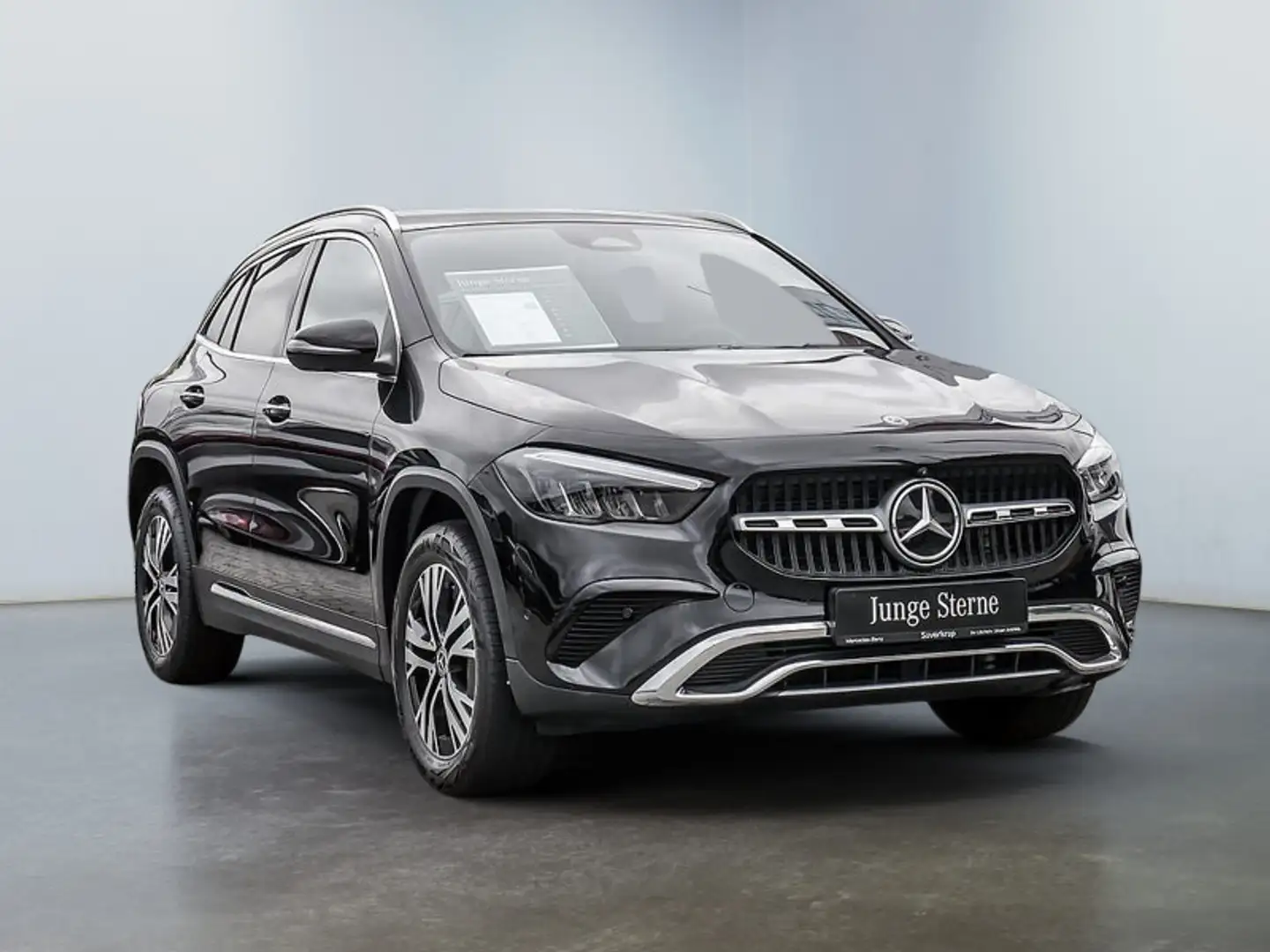 Mercedes-Benz GLA 200 , BURM PROGRESSIVE SPUR PANO 360 PDC Schwarz - 2