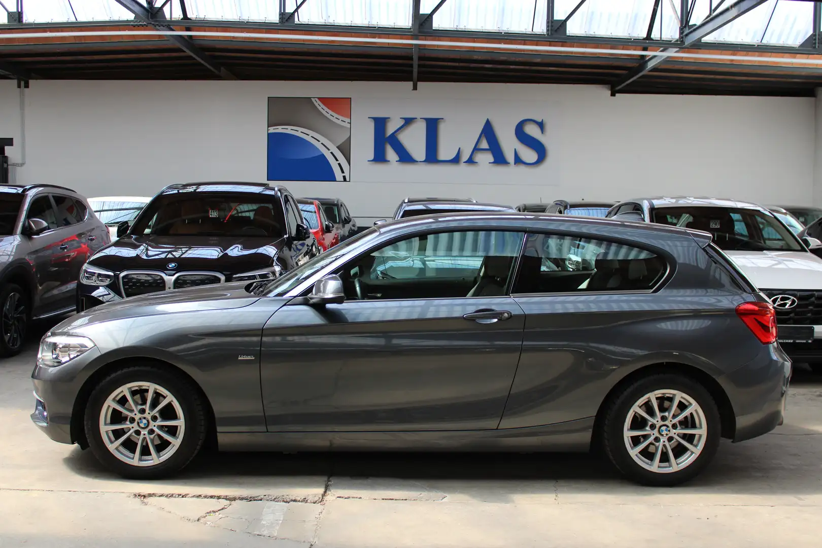 BMW 116 d+GPS+CUIR PARTIEL+SIEGES CHAUFFANTS // EURI 6b // Gris - 2