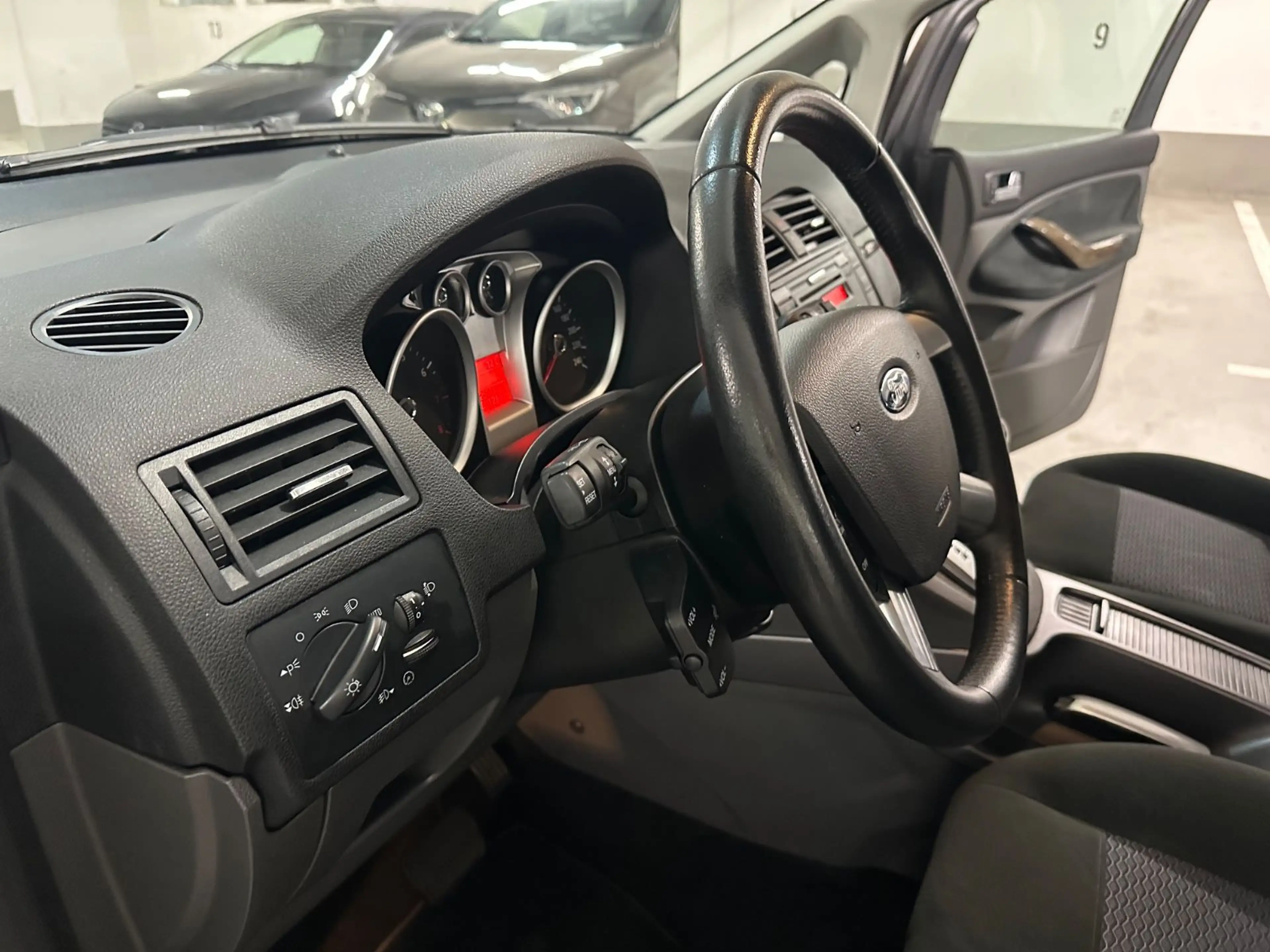 Ford C-Max C-MAX Ghia — photo 15