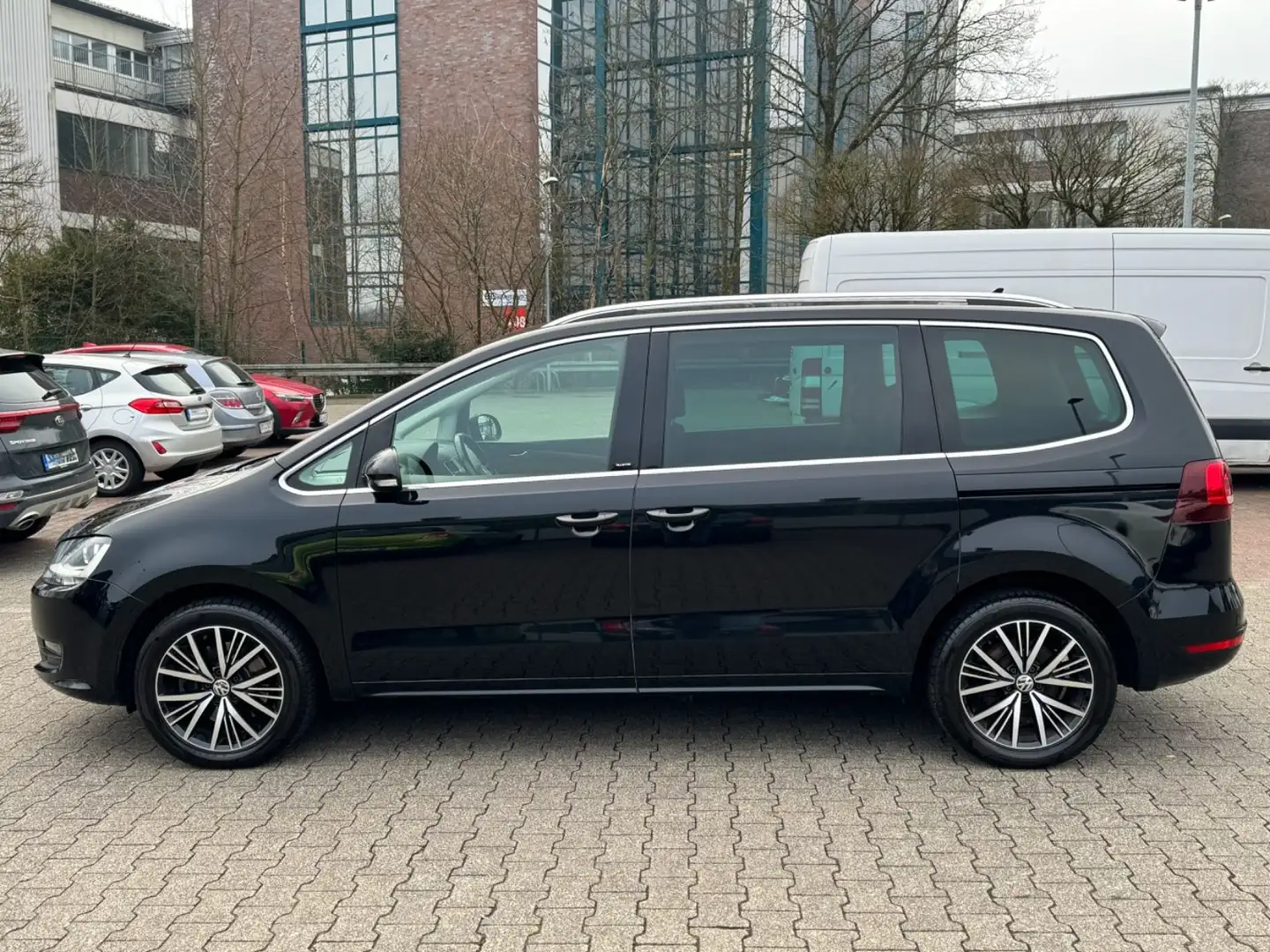 Volkswagen Sharan SHARAN 2,0 TDI BMT 4MOTION ALLSTAR 1.HAND EXTRAS Noir - 2