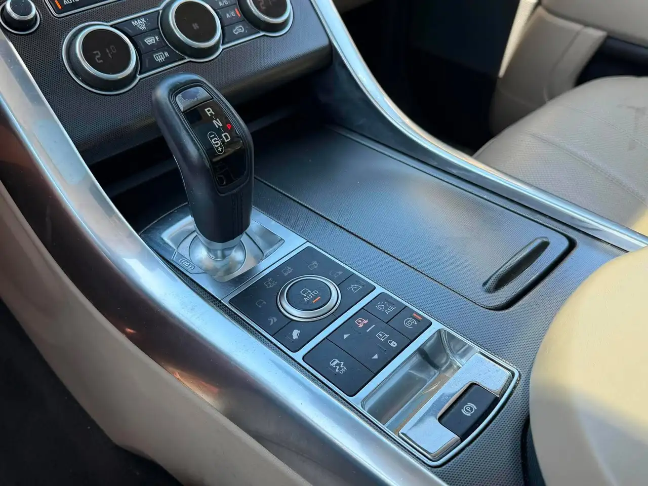 Land Rover Range Rover Sport снимка Land Rover Range Rover Sport