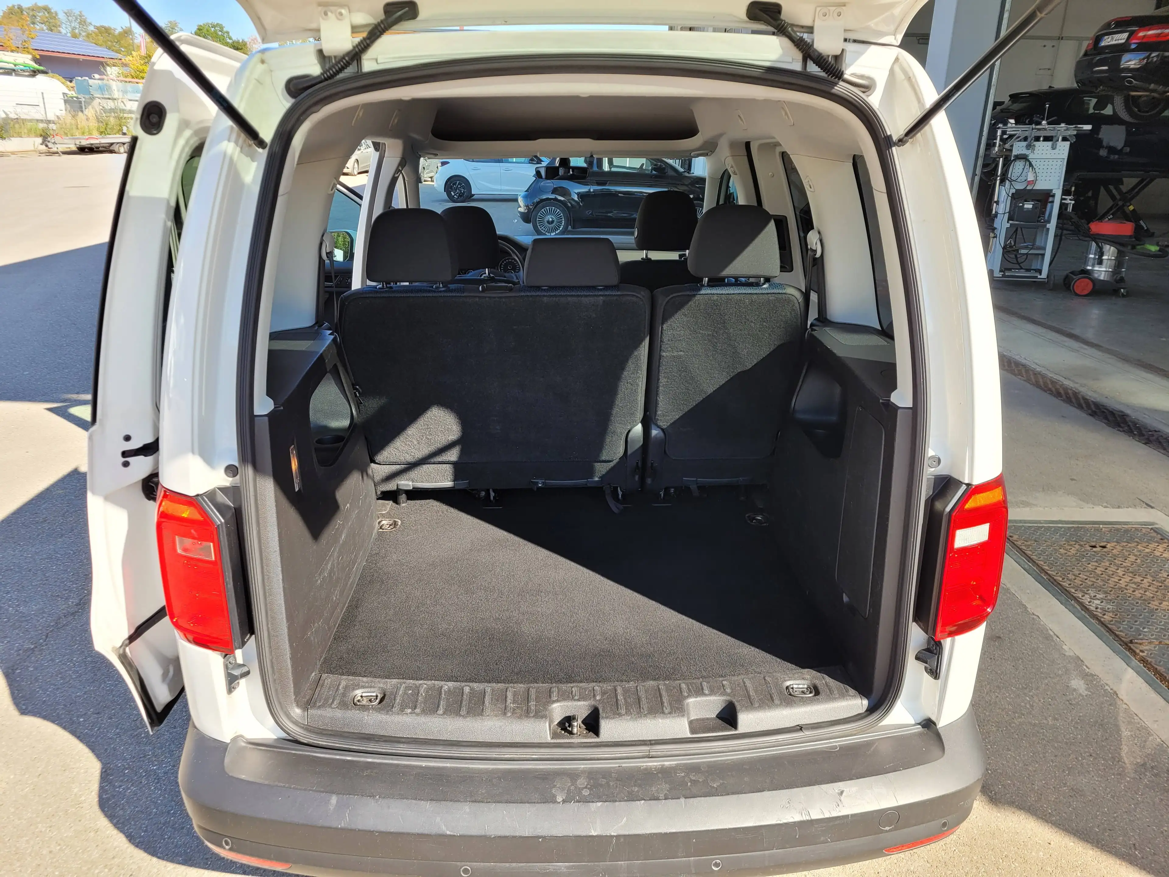 Volkswagen Caddy Trendline BMT — photo 7