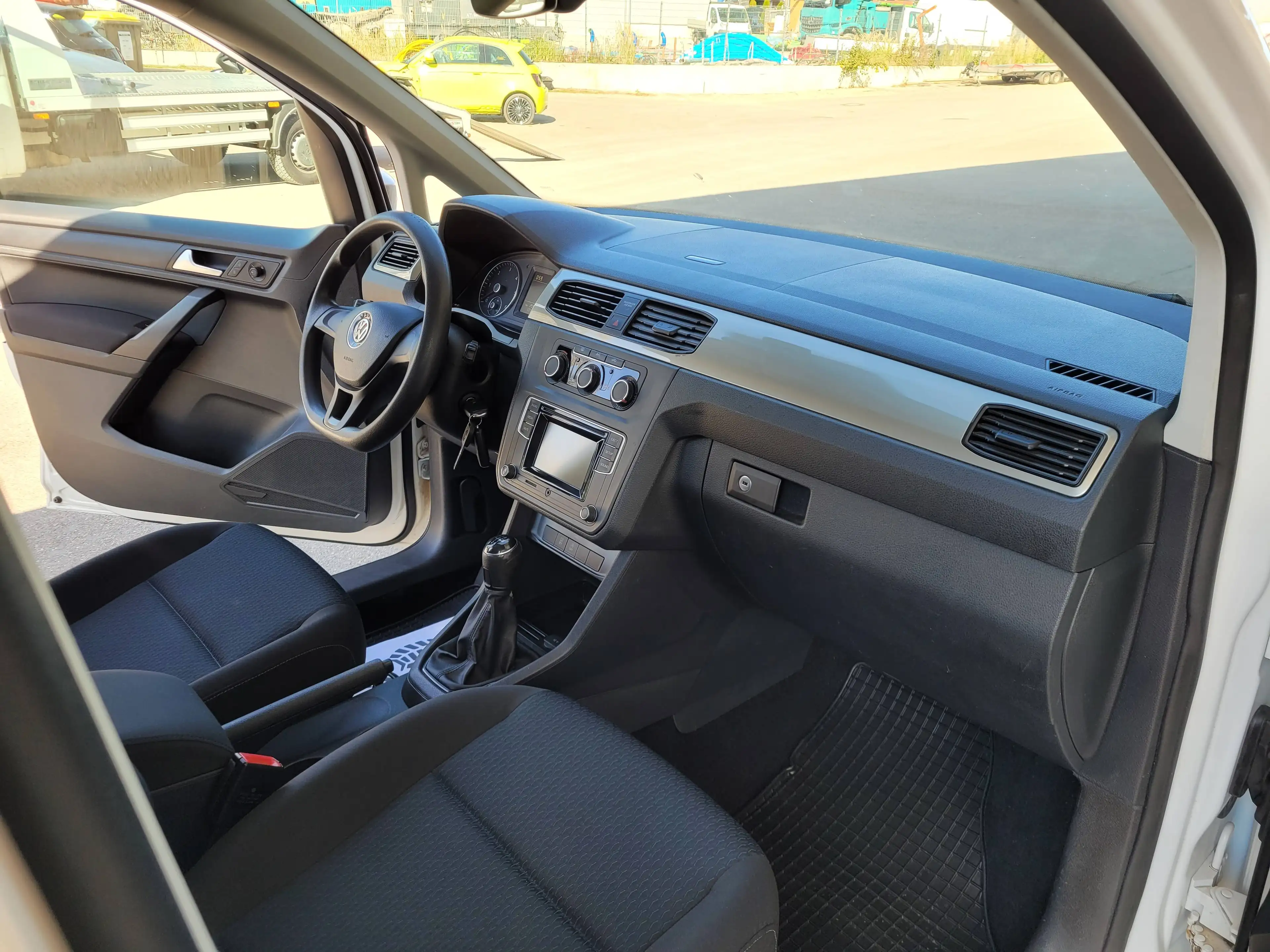 Volkswagen Caddy Trendline BMT — photo 9
