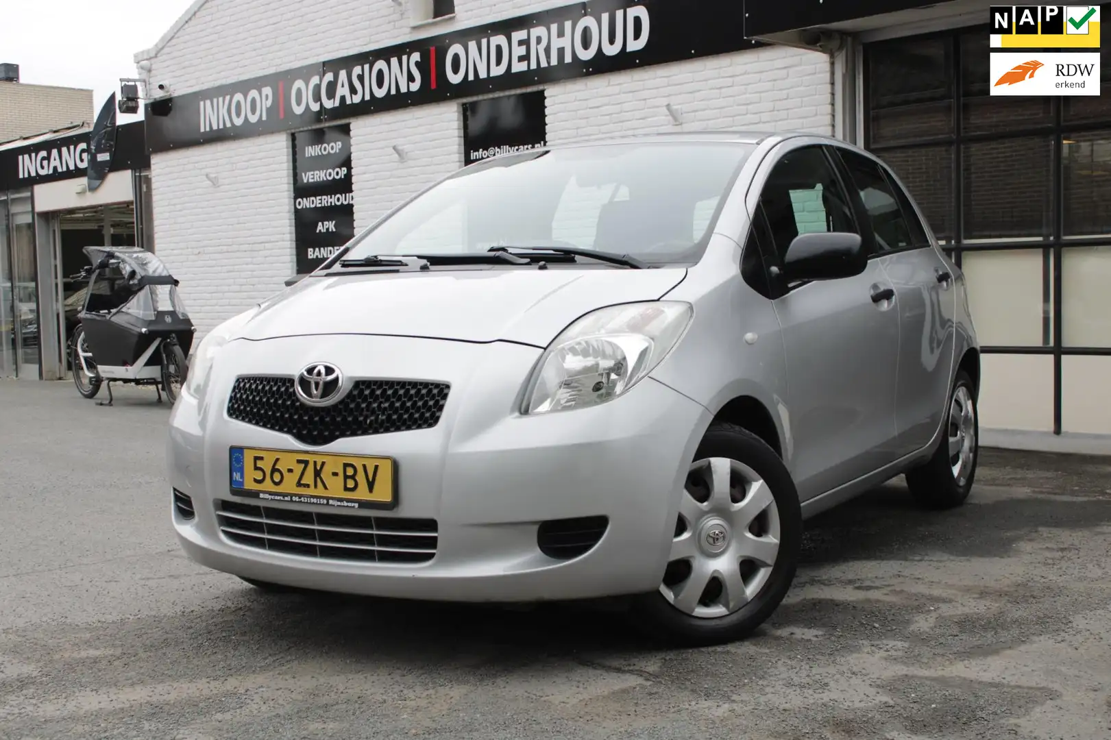 Toyota Yaris 1.0 VVTi Spirit Grau - 1