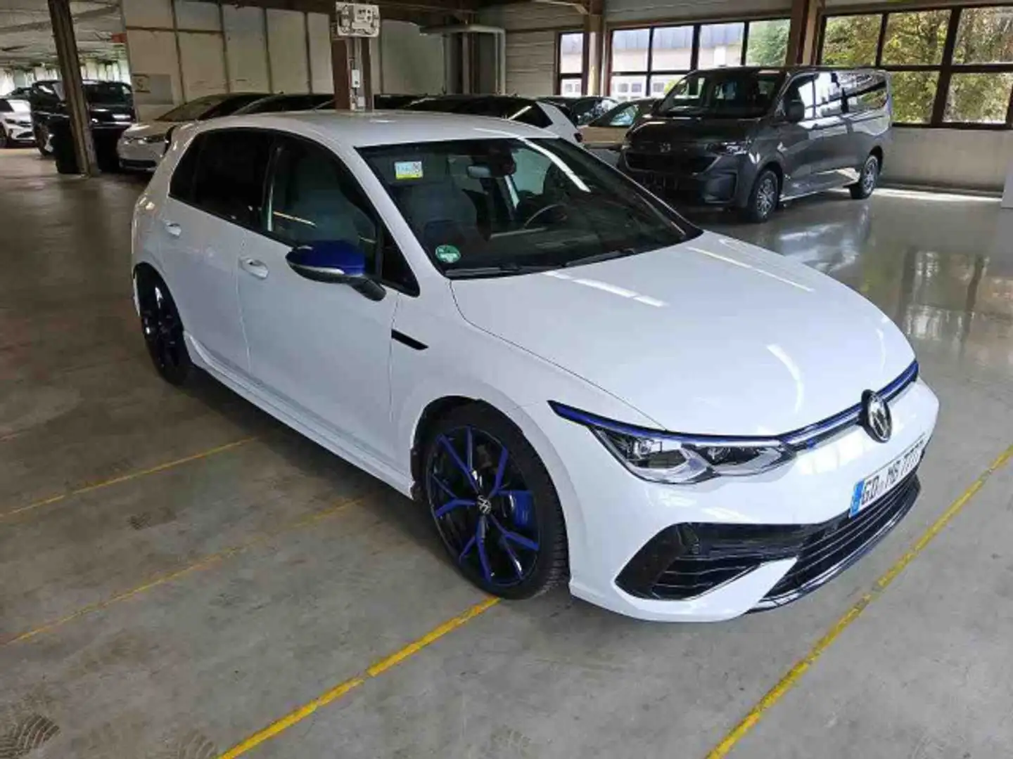Volkswagen Golf R 20 YEARS AKRAPOVIC H&K IQ.LIGHT LM19 Weiß - 2