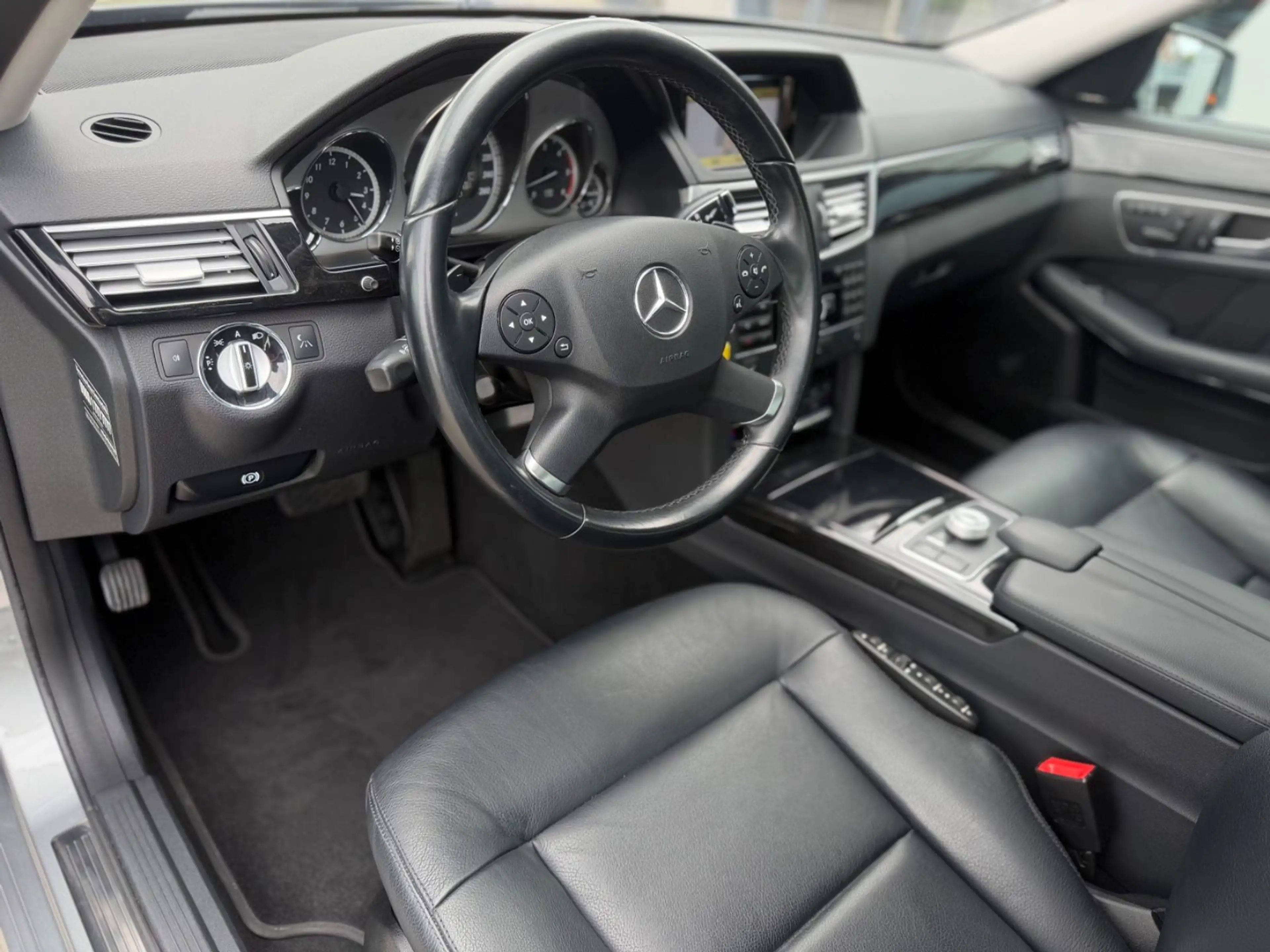 Mercedes-Benz E 350 CDI Limousine Distronic Plus Pano Kamera — photo 13