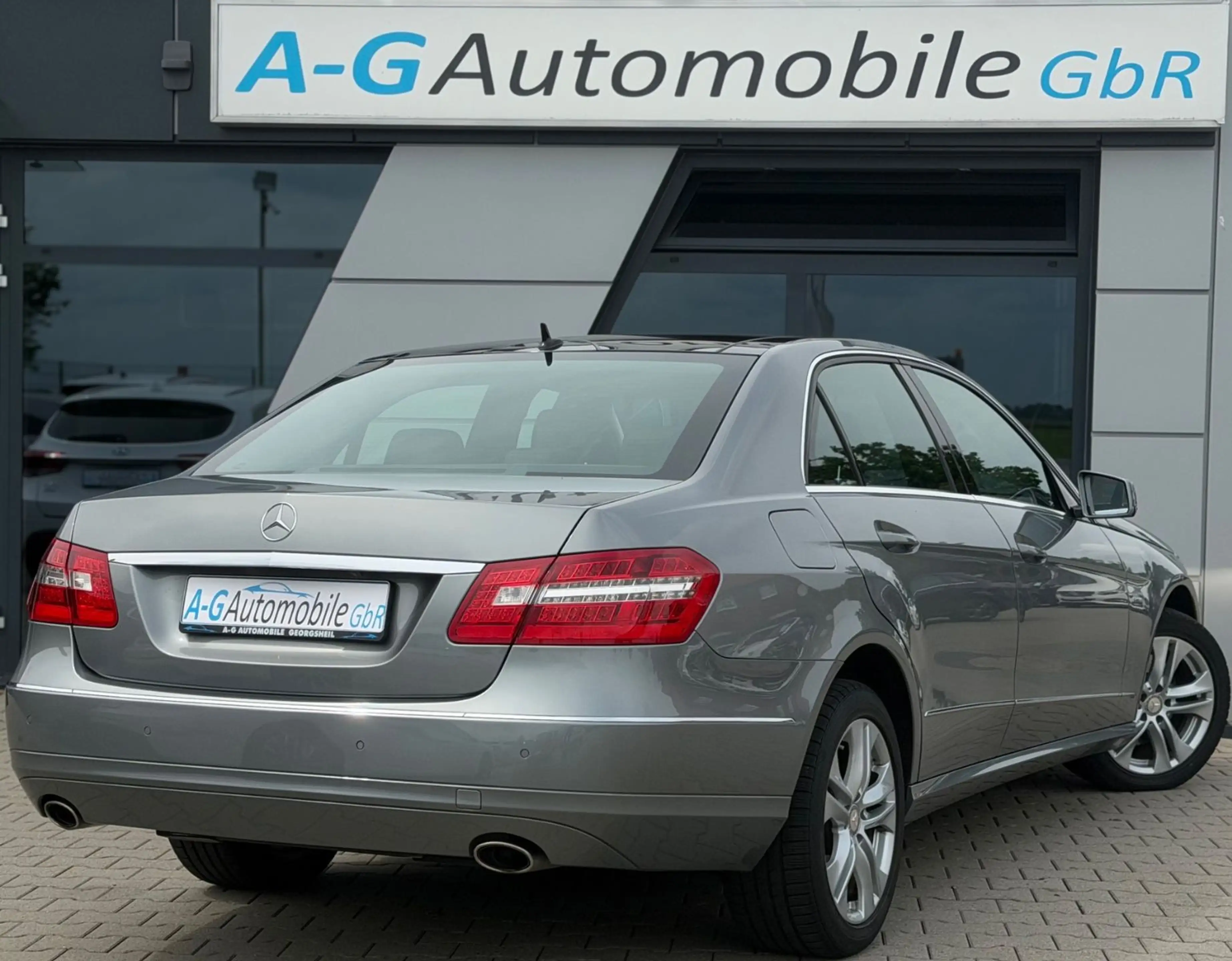 Mercedes-Benz E 350 CDI Limousine Distronic Plus Pano Kamera — photo 7