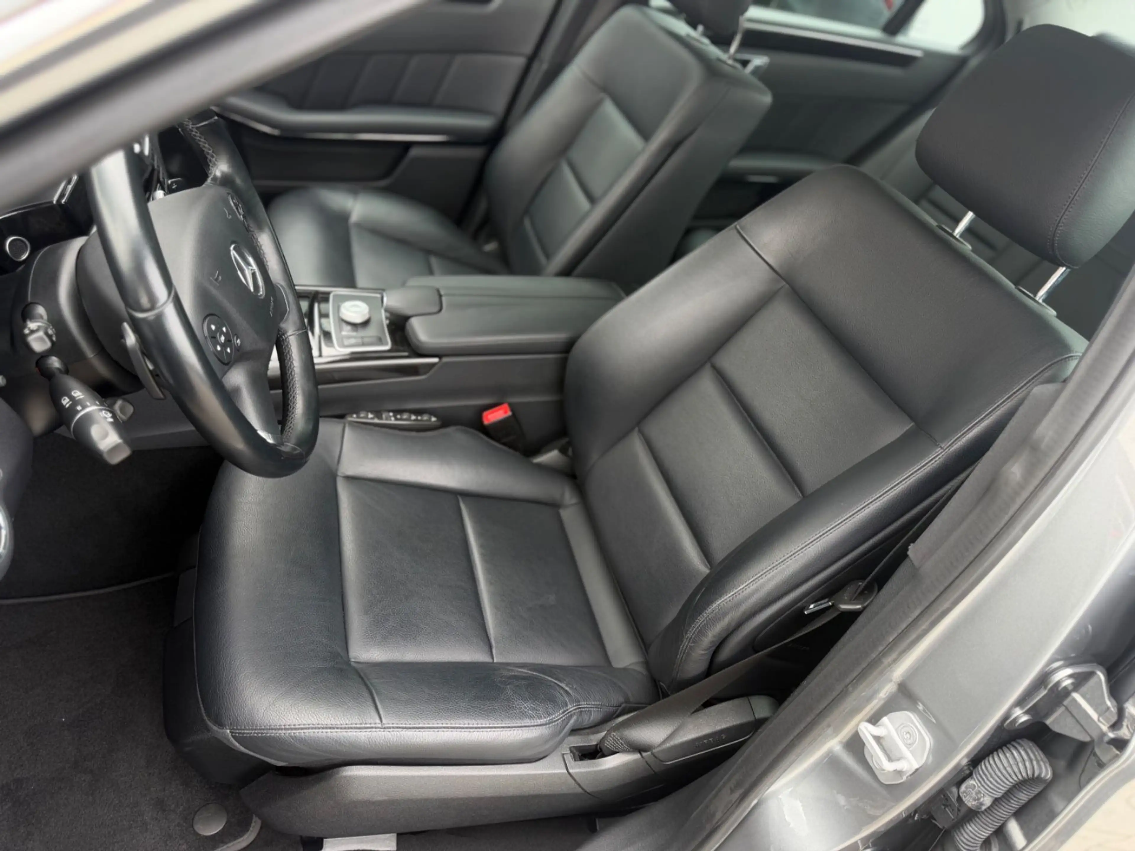 Mercedes-Benz E 350 CDI Limousine Distronic Plus Pano Kamera — photo 12
