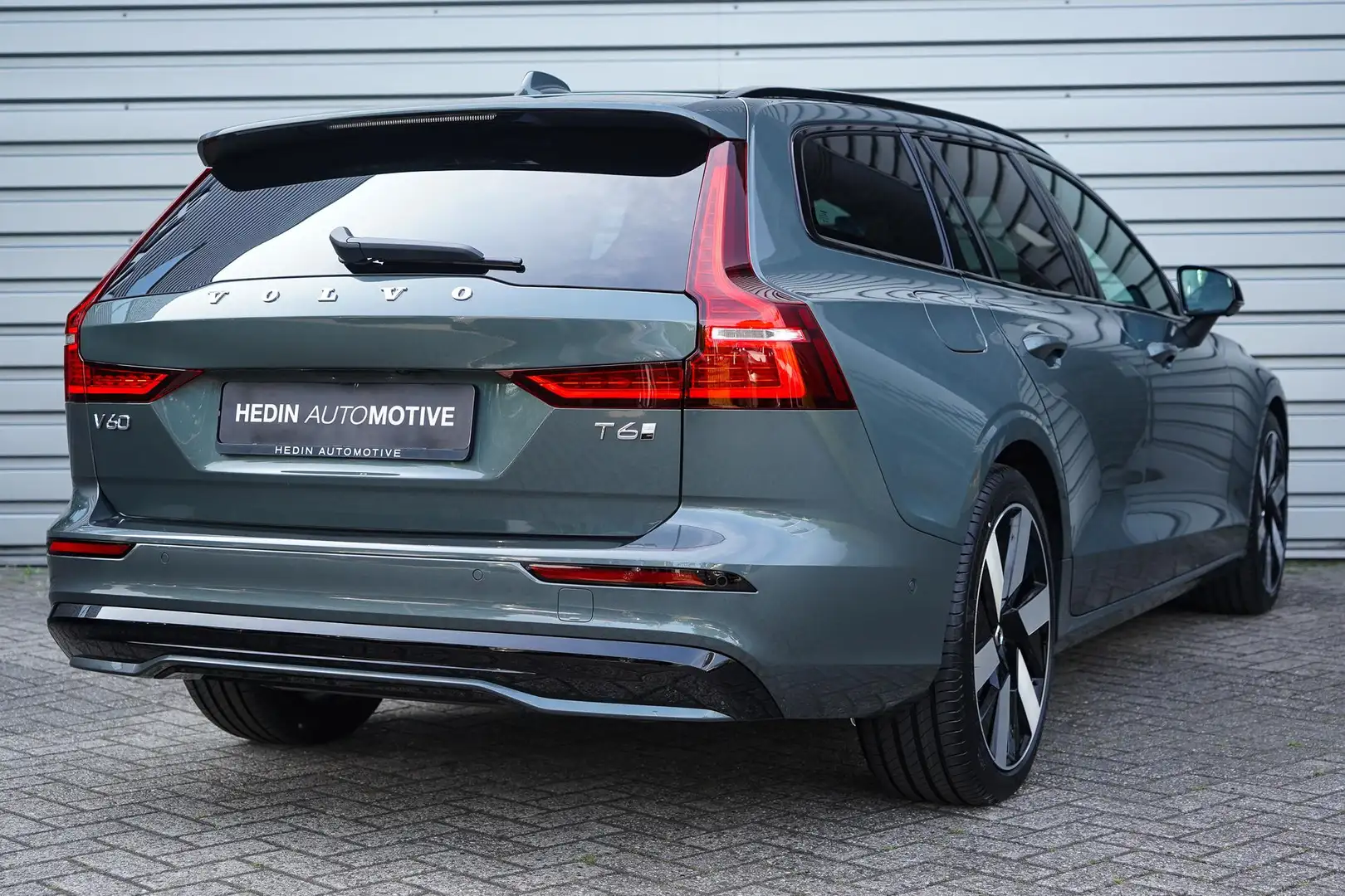 Volvo V60 2.0 T6 Plug-in hybrid AWD Plus Dark | Lounge Pakke Grün - 2