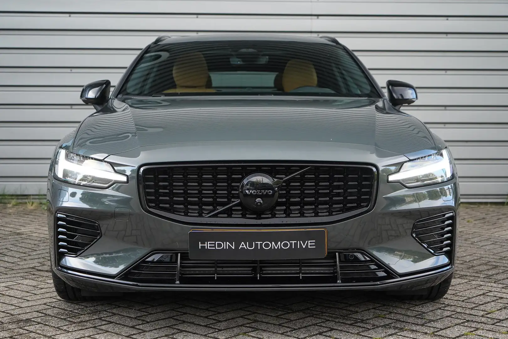 Volvo V60 2.0 T6 Plug-in hybrid AWD Plus Dark | Lounge Pakke Groen - 2