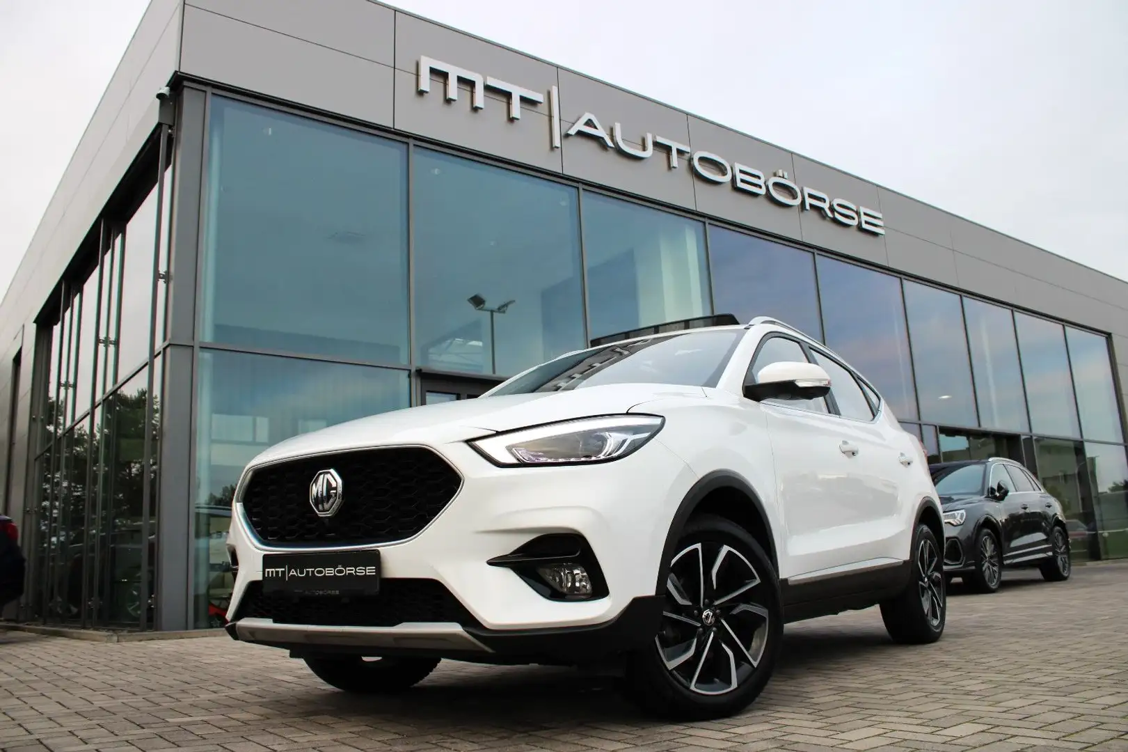 MG ZS 1.0 T-GDI * LUXURY * 1.HAND | PANORAMA | 360° Weiß - 1